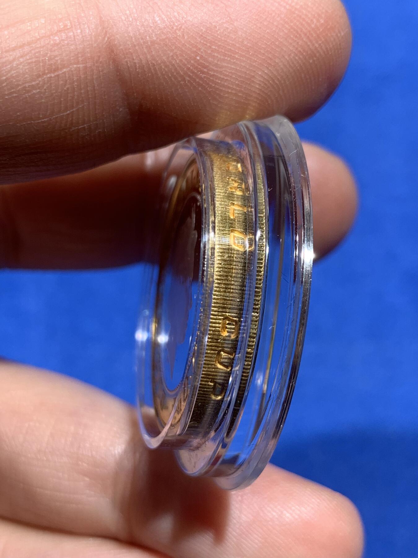 《竞宝斋》第377场 周日，周一 2场连拍 （全场包邮） 英国 1999年 橄榄球世界杯 2镑 加厚双色镶嵌镀金幻彩纪念银币 带盒证