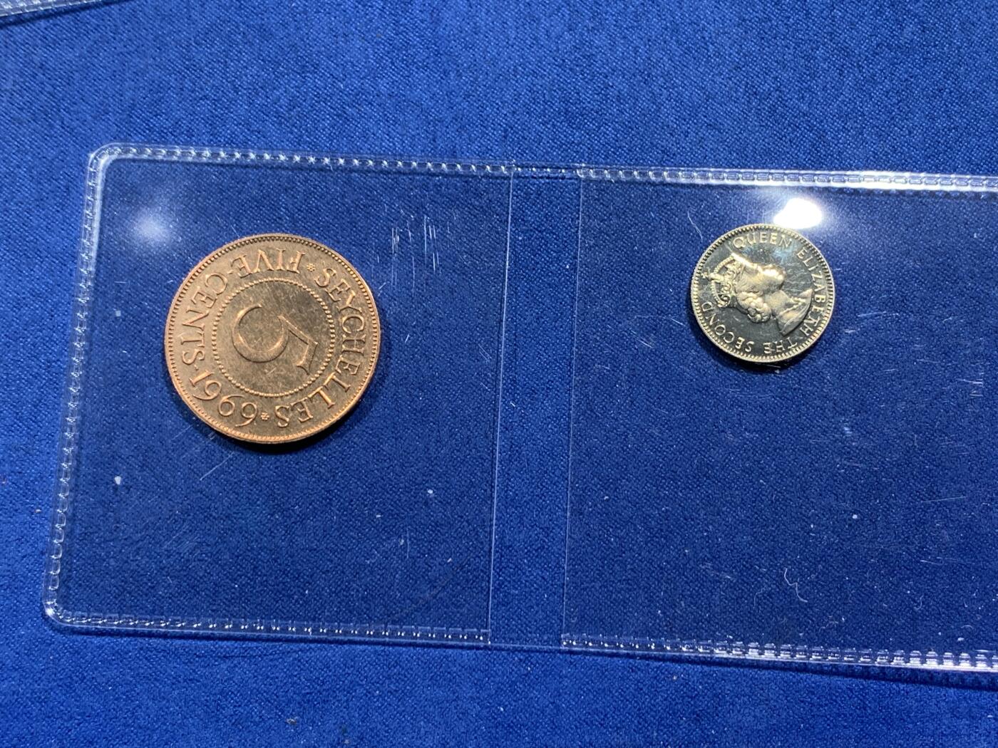 《竞宝斋》第377场 周日，周一 2场连拍 （全场包邮） 塞舌尔1969年伊二原盒精制套币 盒子保存得很不错 细节见图