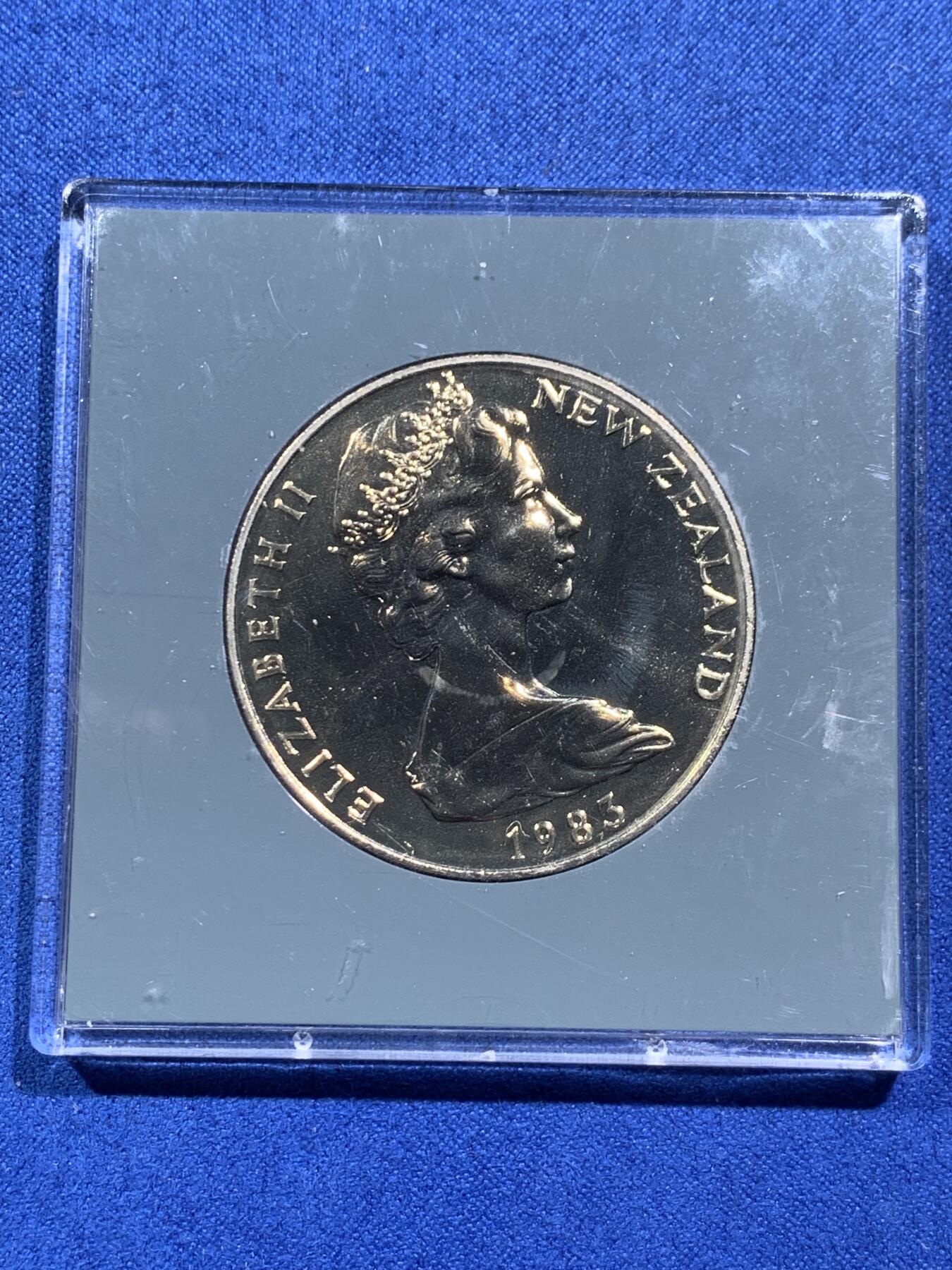 《竞宝斋》第377场 周日，周一 2场连拍 （全场包邮） 新西兰1983年币制改革50周年纪念币原盒 少见的品种