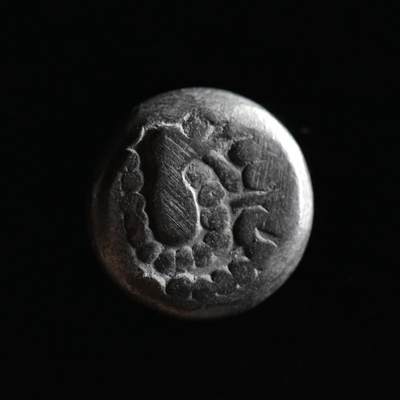 【良泉】第三十二期【直播场】5月8日晚19.30点开拍！200组，西方古代钱币、日本杂项专场 - 公元8-13世纪【古吉拉特查拉健王朝】“印度-萨珊”式银币，5.35克