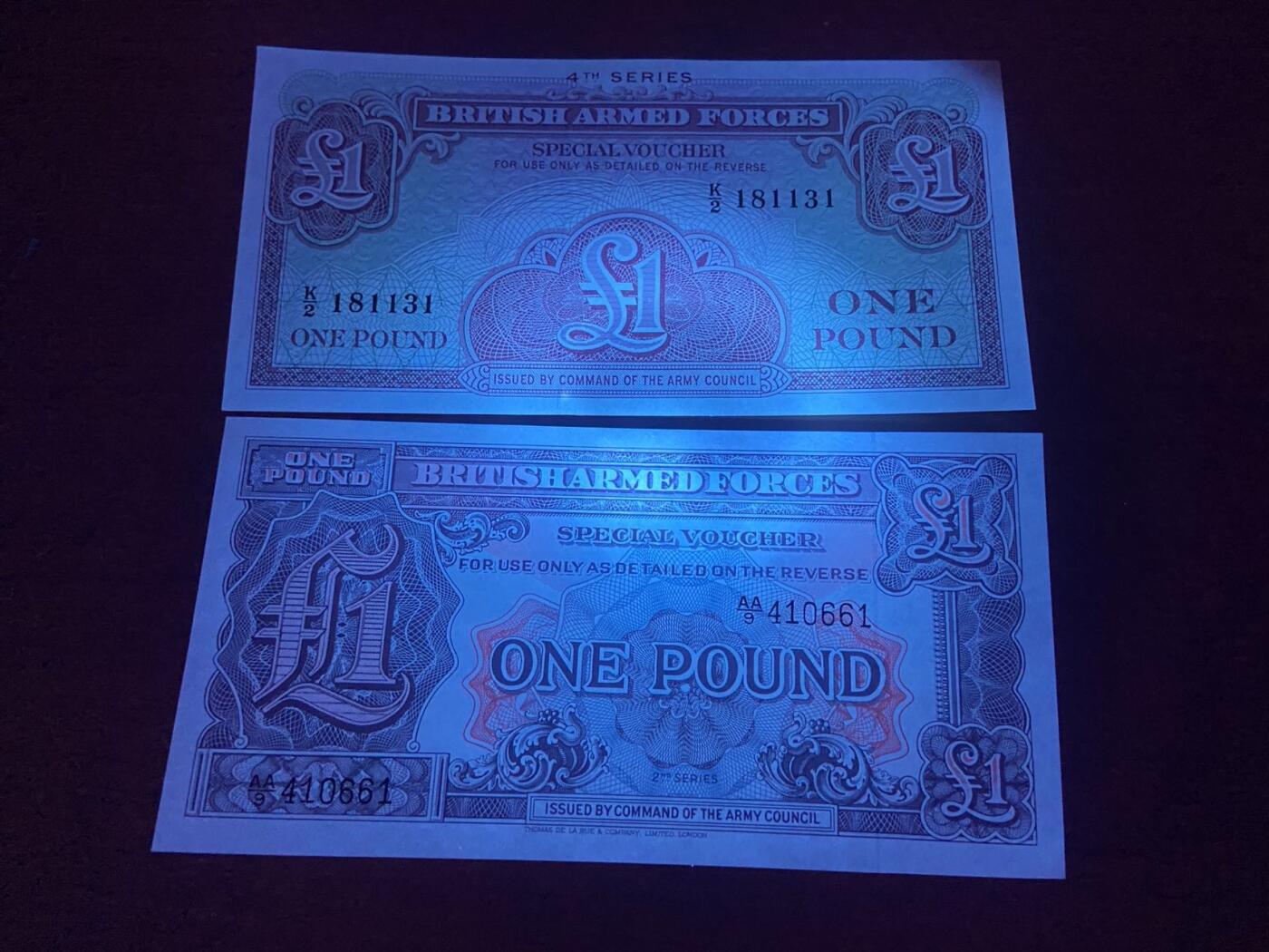 【炜奕收藏】第三十三期，多套精美纸币 英国序列2&序列4军票1镑两张，UNC品相，有一张有小角折