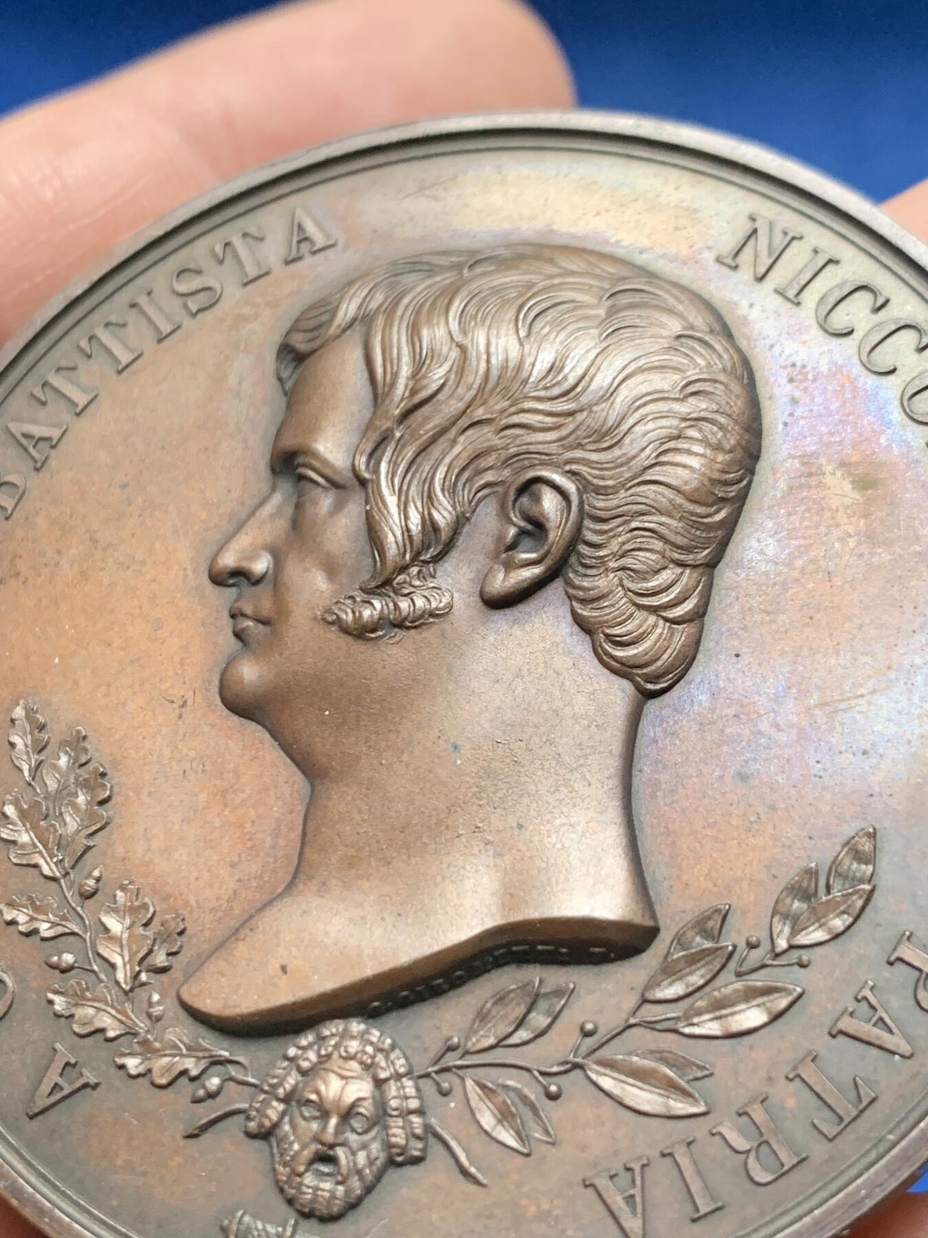 《竞宝斋》第377场 周日，周一 2场连拍 （全场包邮） 1827年意大利剧作家乔瓦尼·巴蒂斯塔·尼科里尼铜章，83.2g，55.6mm，Giuseppe Girometti雕刻，背面服饰雕刻精细！