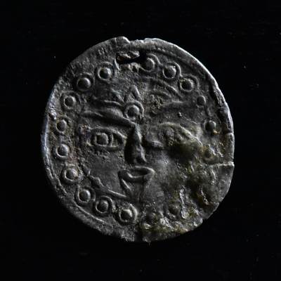 【良泉】第三十二期【直播场】5月8日晚19.30点开拍！200组，西方古代钱币、日本杂项专场 - 【罕见】约5至8世纪【丝绸之路】匈奴部落，铅质吊坠，0.97克