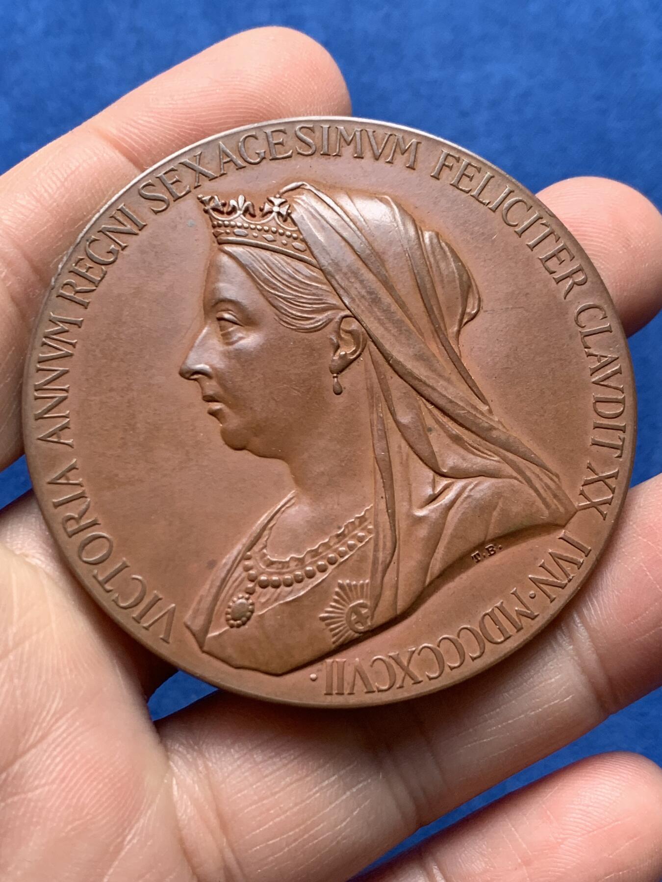 《竞宝斋》第377场 周日，周一 2场连拍 （全场包邮） 1897年英国维多利亚登基60周年铜章，原盒，55mm，75克。