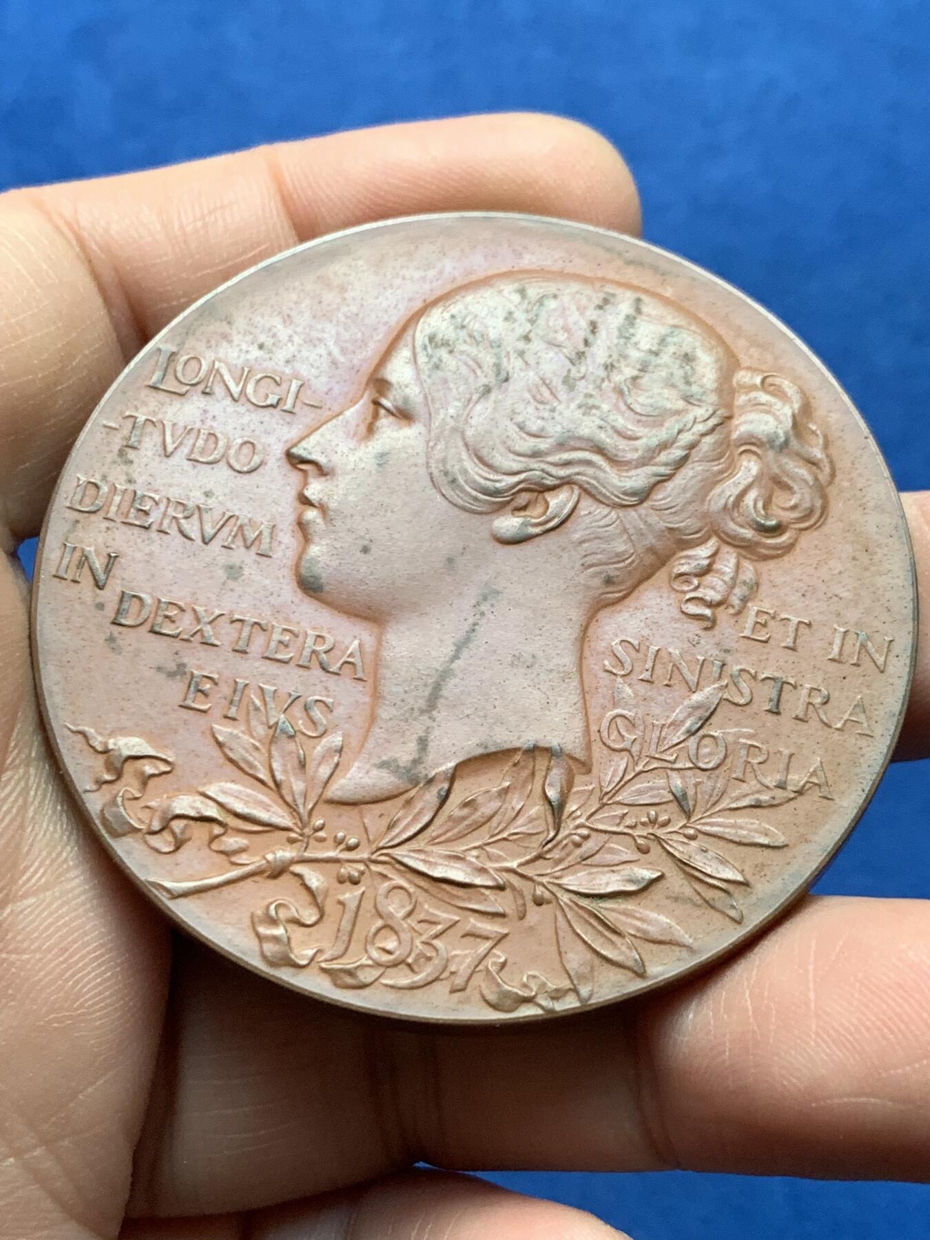 《竞宝斋》第377场 周日，周一 2场连拍 （全场包邮） 1897年英国维多利亚登基60周年铜章，原盒，55mm，75克。