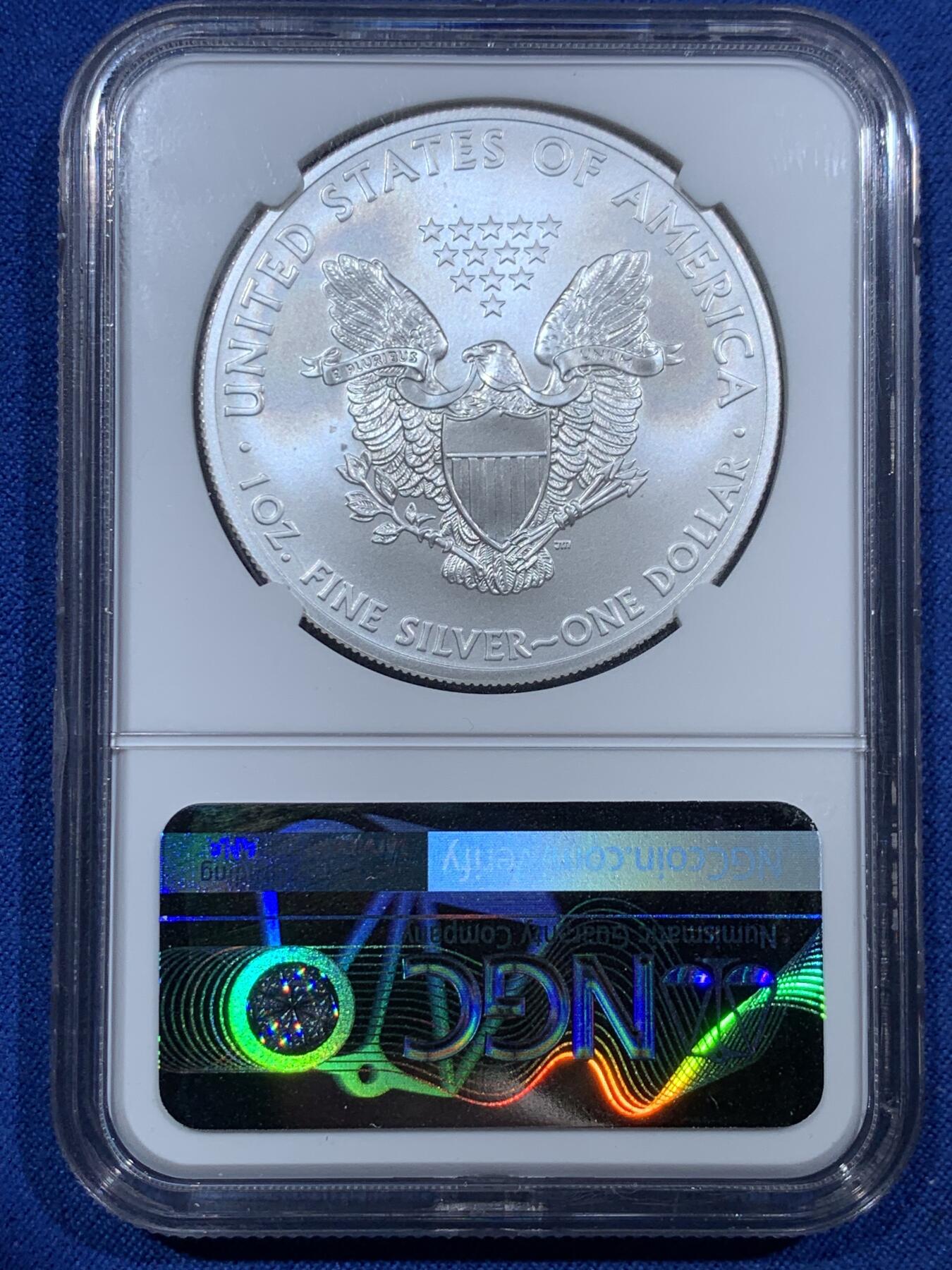 《竞宝斋》第377场 周日，周一 2场连拍 （全场包邮） NGC MS70 美国2011年鹰洋自由行走女神1美元银币二十周年纪念版，冠军分。