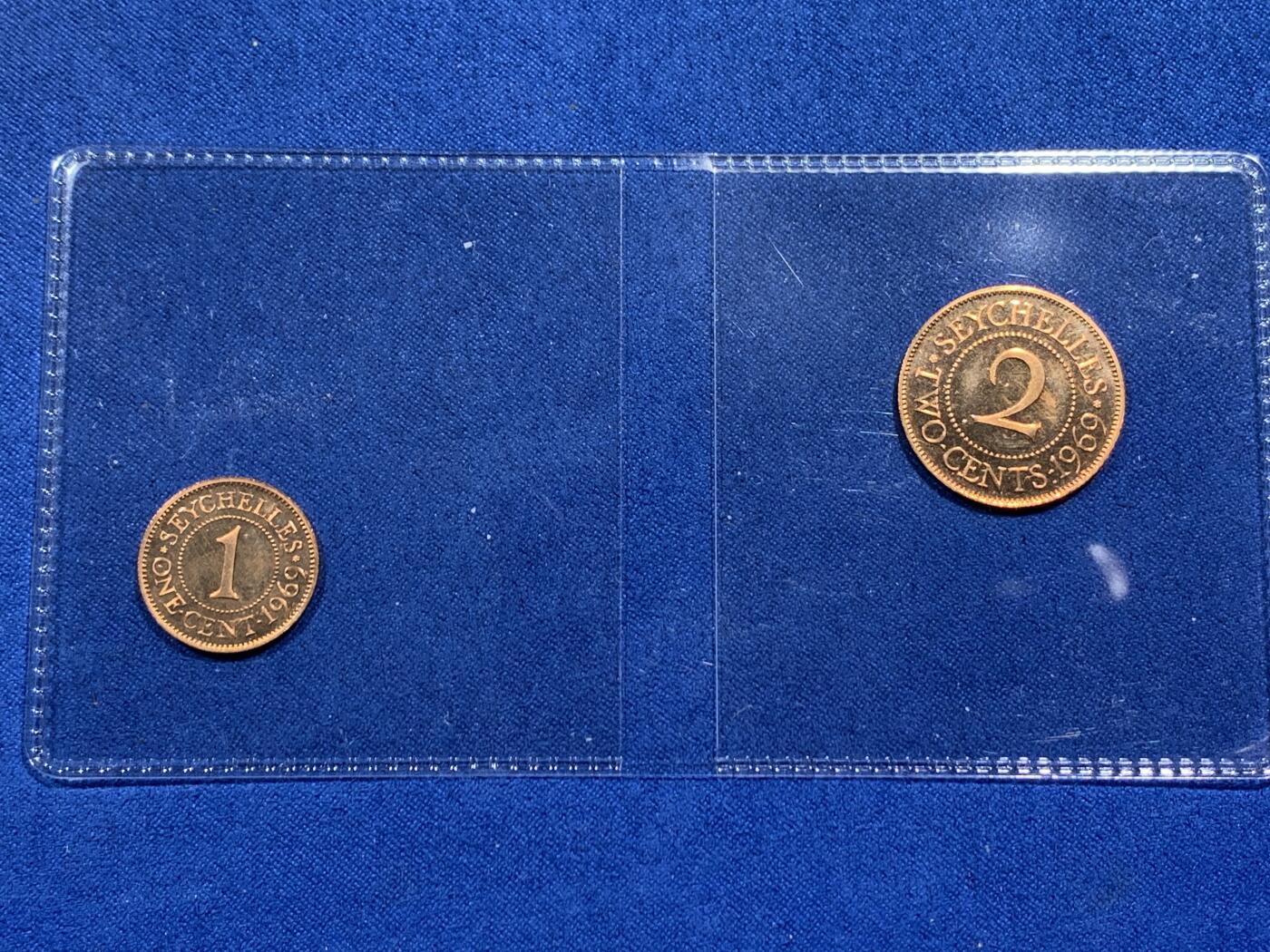 《竞宝斋》第377场 周日，周一 2场连拍 （全场包邮） 塞舌尔1969年伊二原盒精制套币 盒子保存得很不错 细节见图