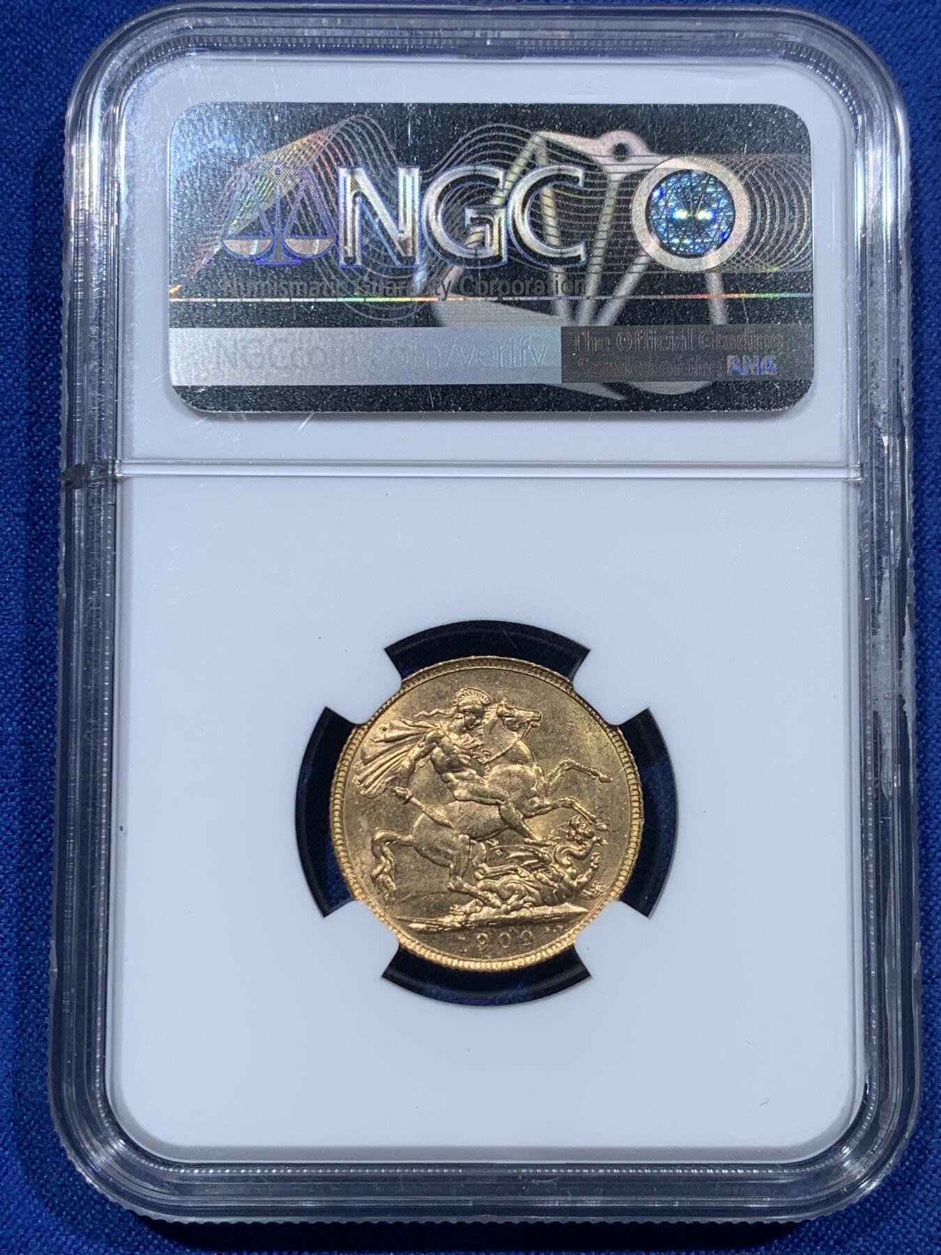 《竞宝斋》第377场 周日，周一 2场连拍 （全场包邮） NGC MS62 英国 1900年 1索维林 维多利亚披纱马剑 金币 状态较好 8克 917金