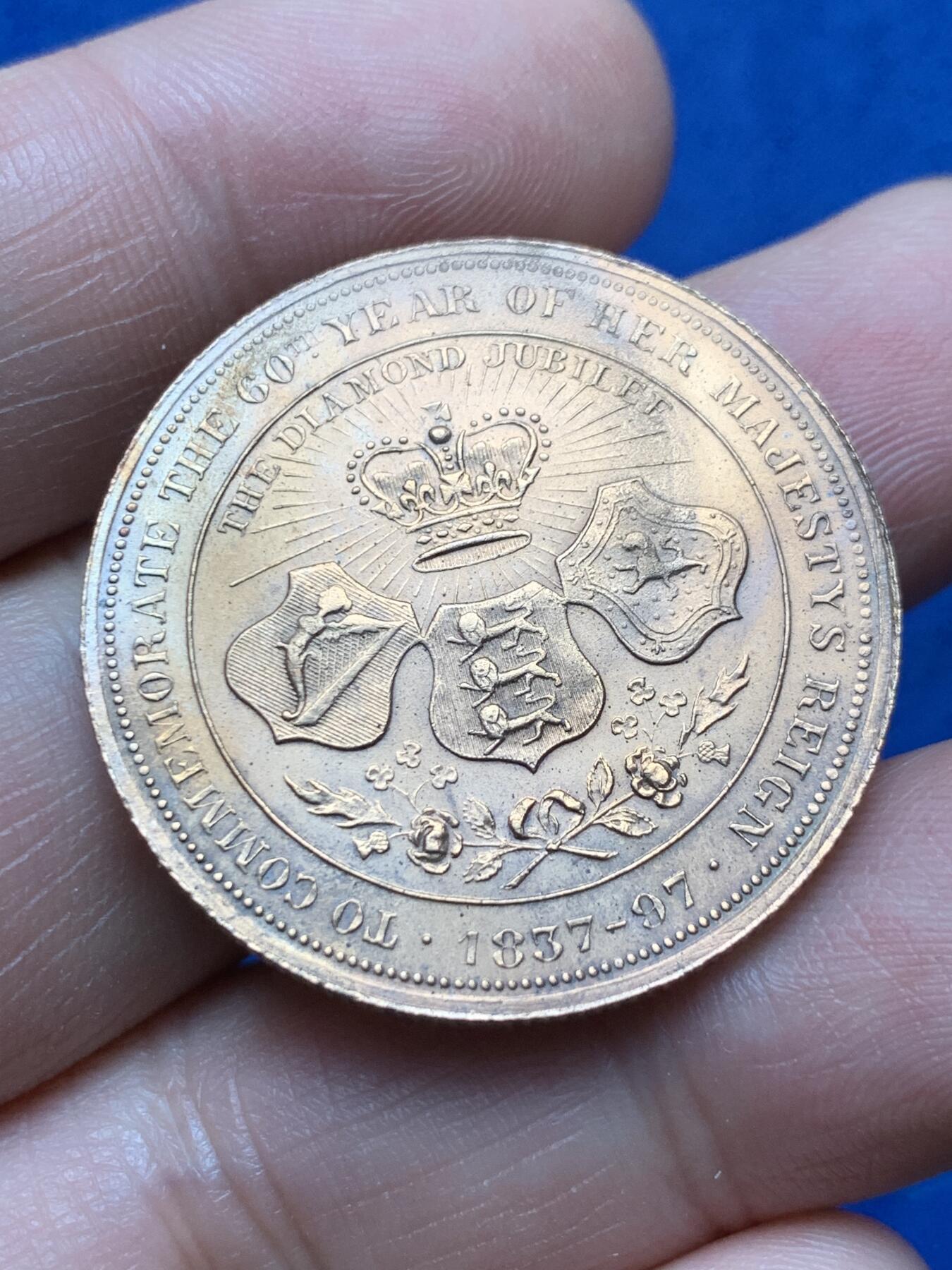 《竞宝斋》第377场 周日，周一 2场连拍 （全场包邮） 英国维多利亚女王登基60周年纪念铜章 铸造年份不详 11.35克 32mm 细节见图