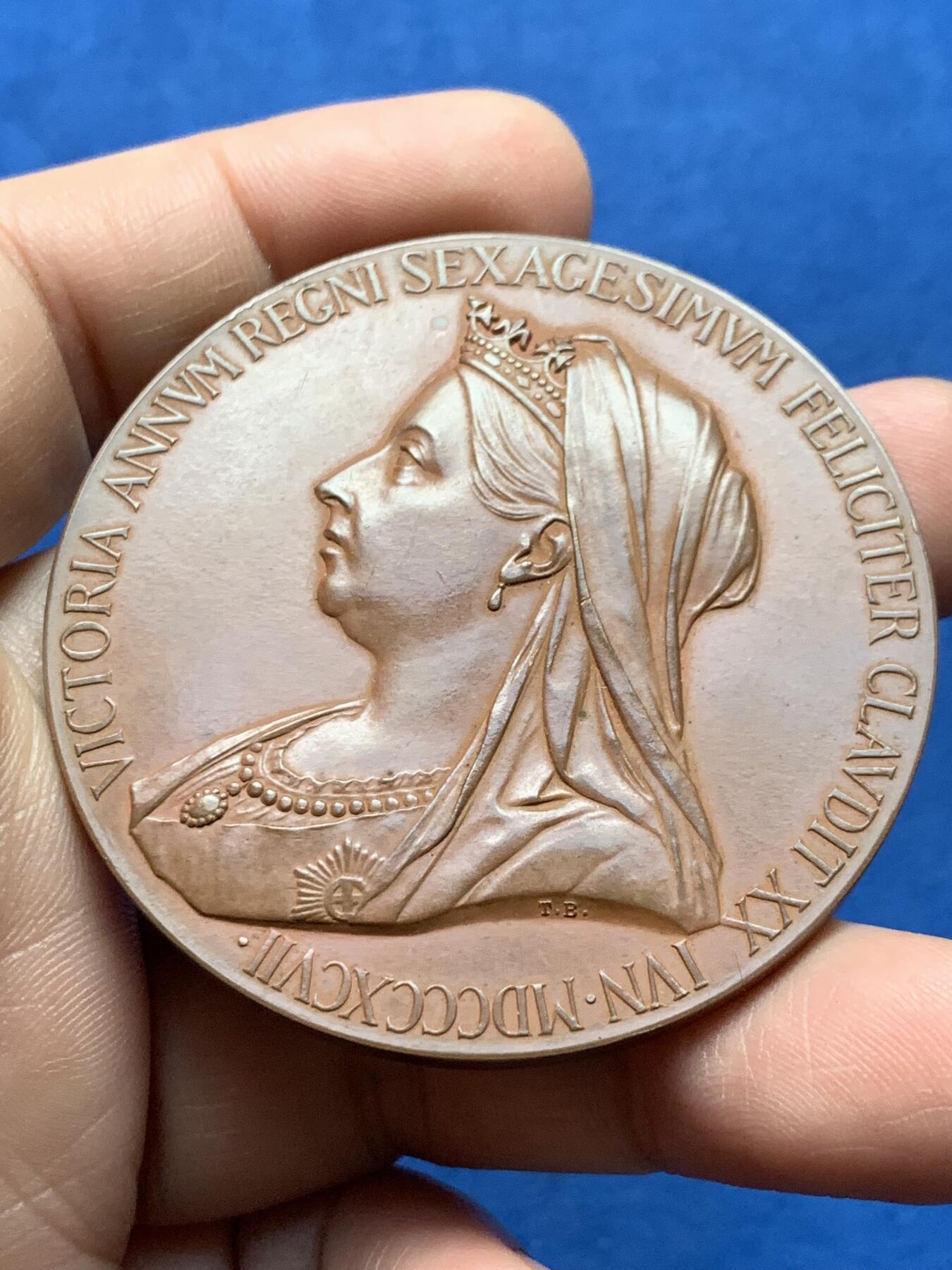 《竞宝斋》第377场 周日，周一 2场连拍 （全场包邮） 1897年英国维多利亚登基60周年铜章，原盒，55mm，75克。