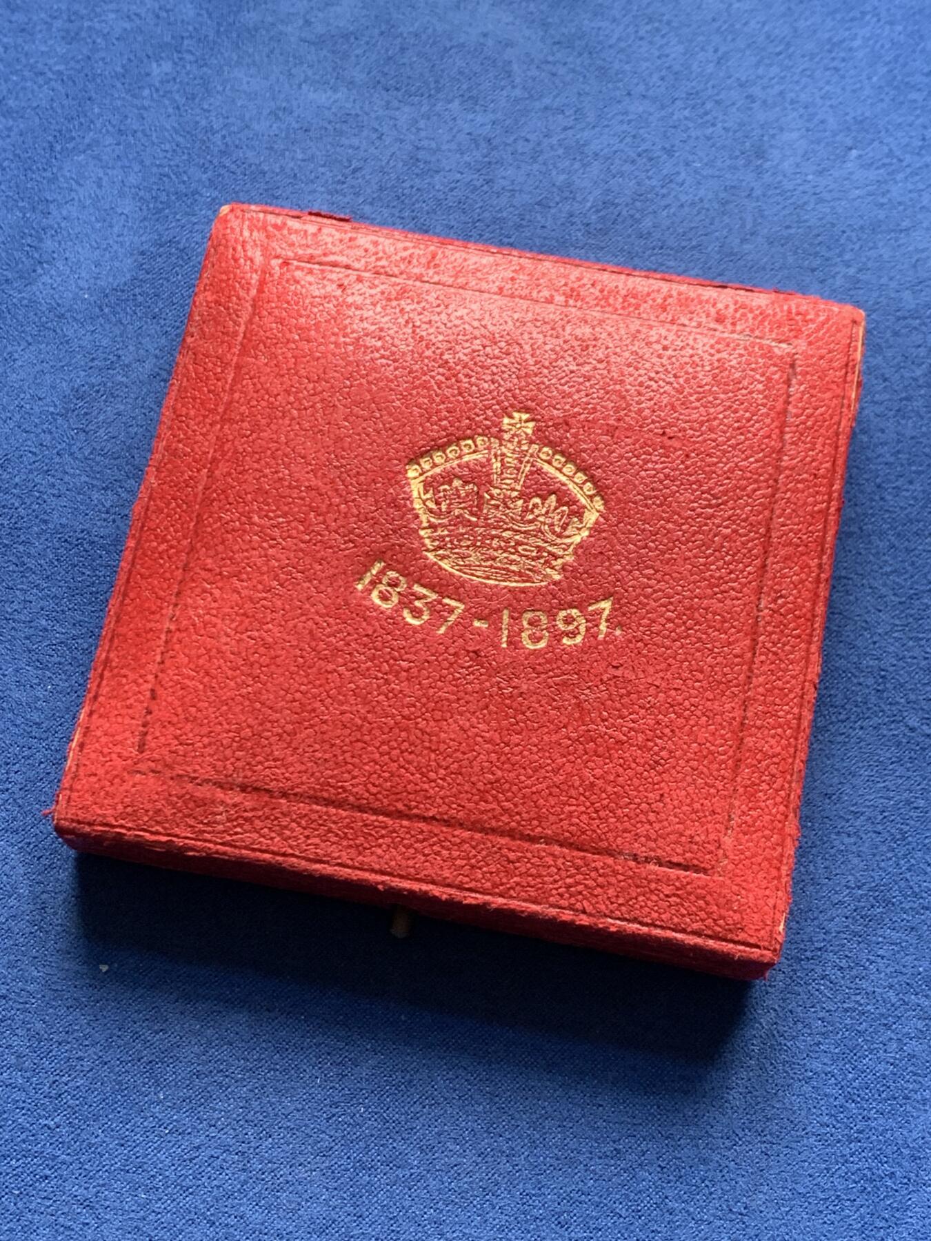 《竞宝斋》第377场 周日，周一 2场连拍 （全场包邮） 1897年英国维多利亚登基60周年铜章，原盒，55mm，75克。