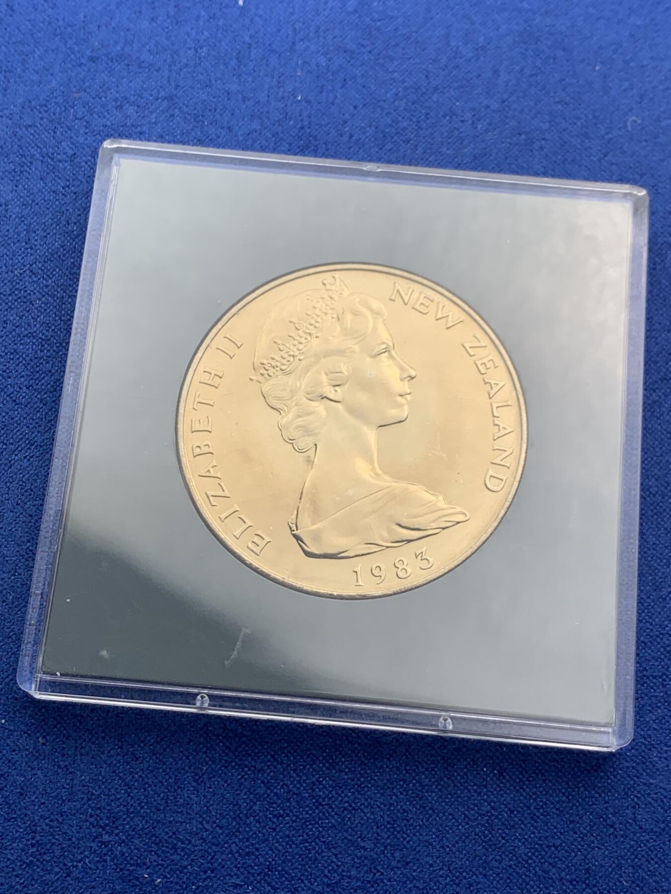 《竞宝斋》第377场 周日，周一 2场连拍 （全场包邮） 新西兰1983年币制改革50周年纪念币原盒 少见的品种