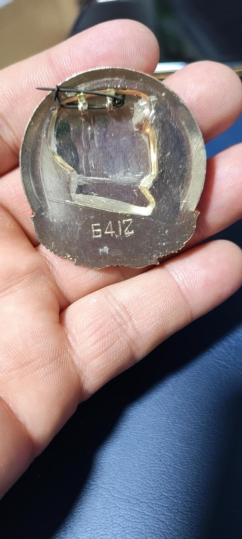 毛主席像章拍场，都是戴帽子的 🔥三忠字🔥毛主席像章，军帽像，