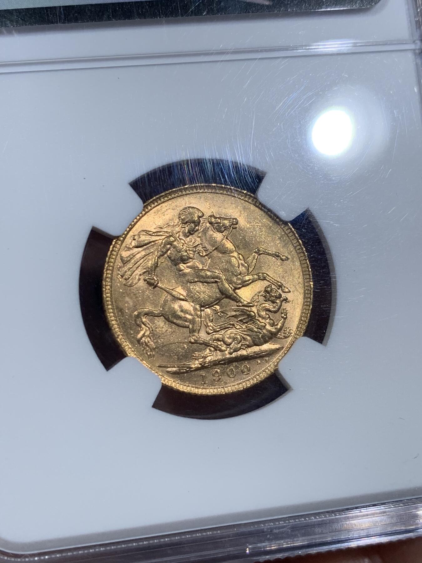 《竞宝斋》第377场 周日，周一 2场连拍 （全场包邮） NGC MS62 英国 1900年 1索维林 维多利亚披纱马剑 金币 状态较好 8克 917金