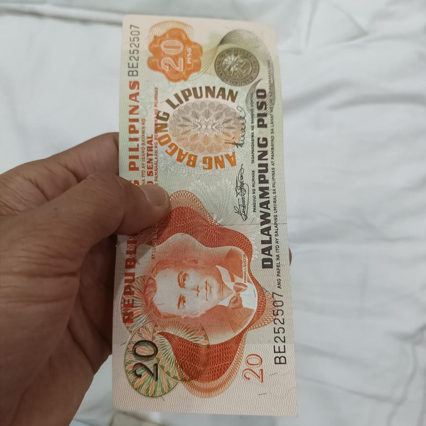 泡泡币外币第二十七场可代拍15038385335微信