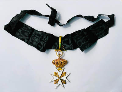 盛世勋华——号角文化勋章邮票模型专场拍卖第251期 - 马耳他骑士团指挥官级马耳他勋章 金质版 早期意大利王国版本（约1900左右），下臂珐琅有根头发丝纹路，早期珐琅材质通病，AU18K金材质，带金戳，早期工艺异常精美，不同于二战后期和现代版的合金塑料垃圾，非常稀少。