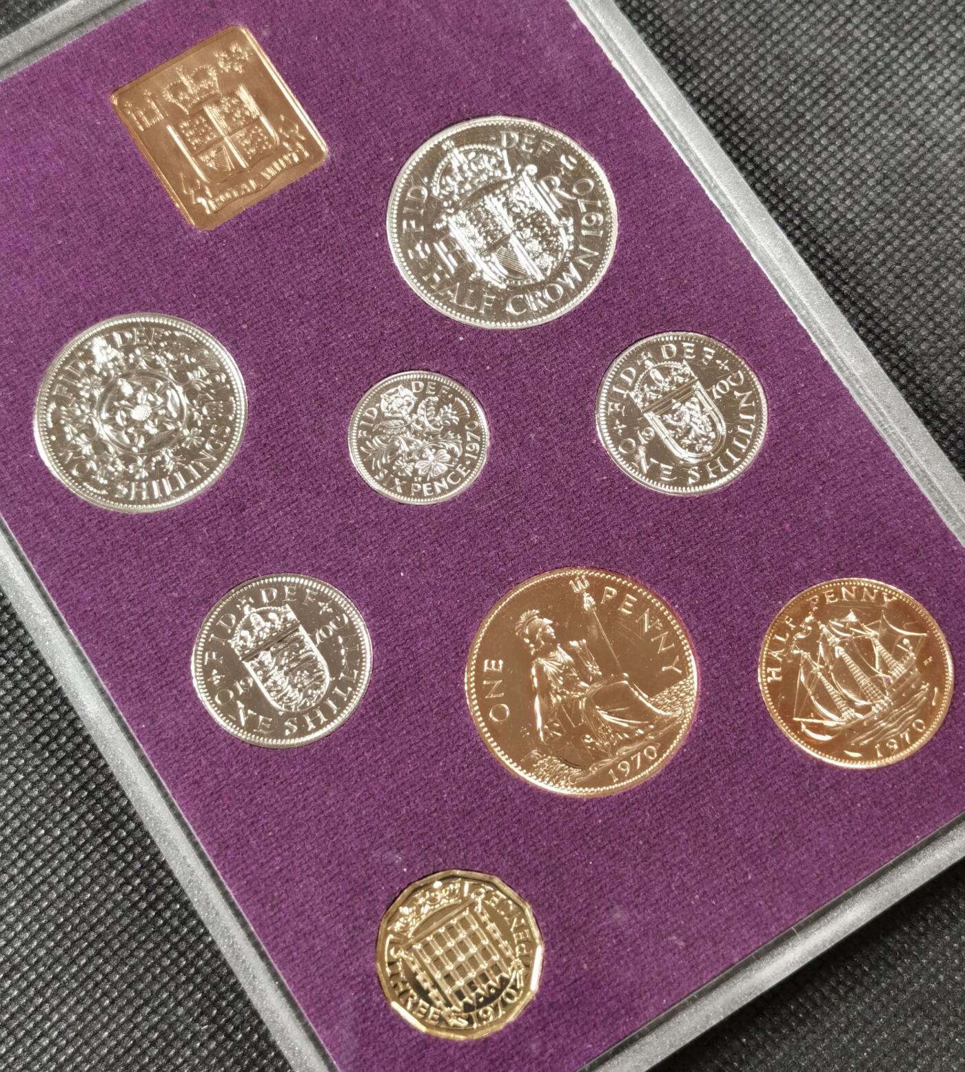  甄臻铺-世界币章拍卖（第15期）套币，现代银币专场。送拍享返佣金等优惠多多 1970年 英国精制套币 最后的旧制硬币 带皇家造币厂铜章 无外纸