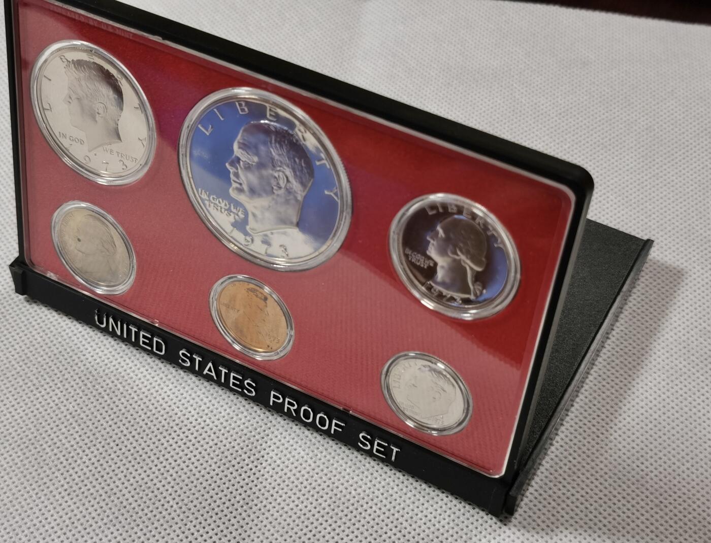  甄臻铺-世界币章拍卖（第15期）套币，现代银币专场。送拍享返佣金等优惠多多 美国1973年盒装精制套币，几乎未氧化