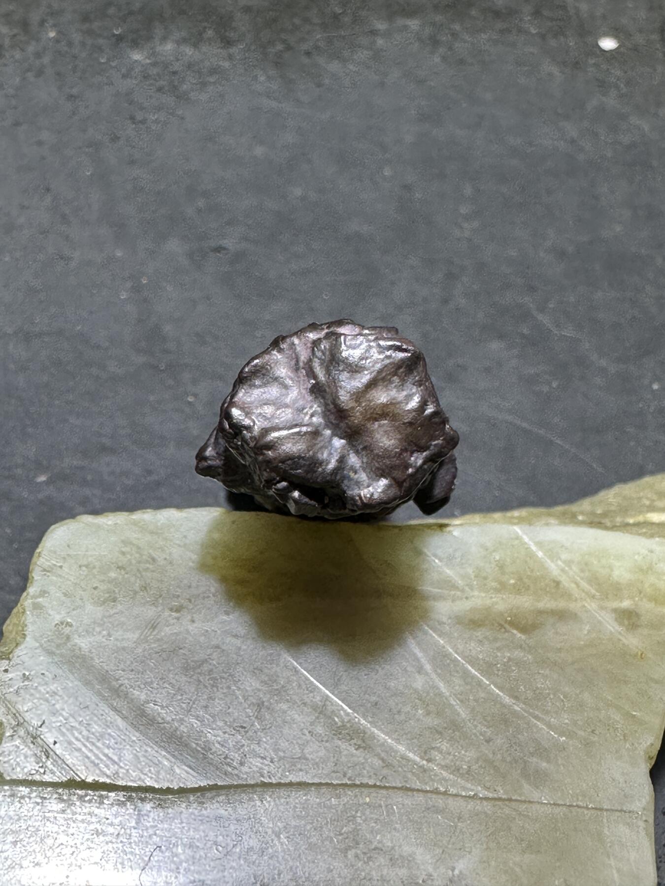 精美罕见戈壁管状黑金刚原石一块，