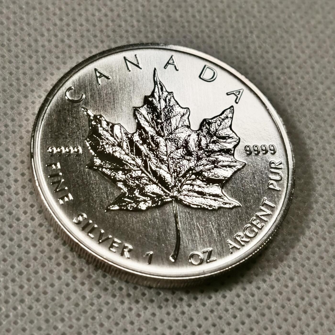  甄臻铺-世界币章拍卖（第15期）套币，现代银币专场。送拍享返佣金等优惠多多 加拿大1993年5元枫叶纪念银币，1盎司银