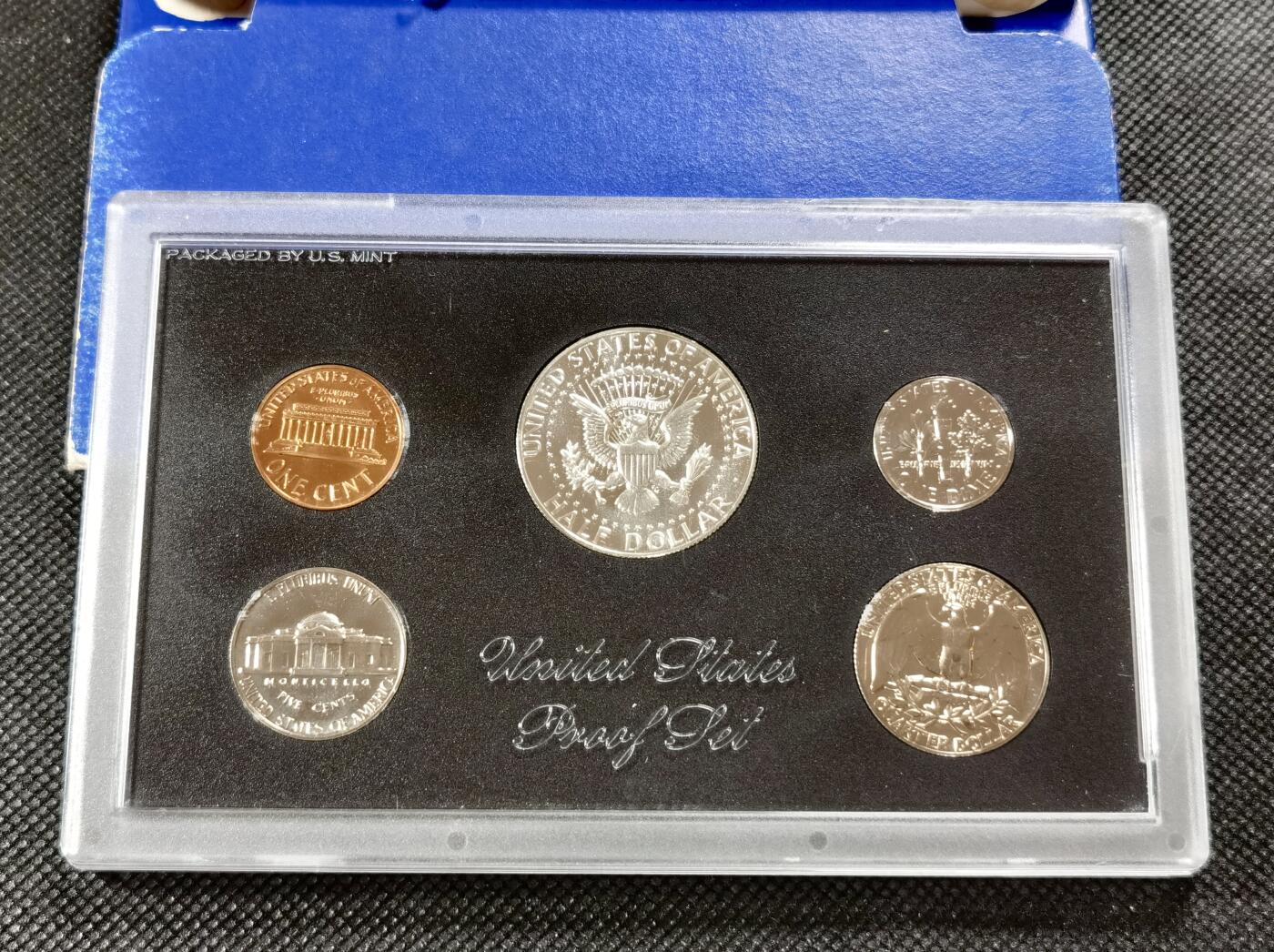  甄臻铺-世界币章拍卖（第15期）套币，现代银币专场。送拍享返佣金等优惠多多 美国1969年盒装精制套币含肯尼迪银币，几乎未氧化