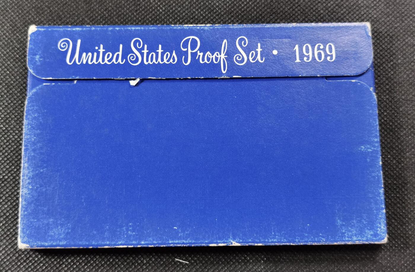  甄臻铺-世界币章拍卖（第15期）套币，现代银币专场。送拍享返佣金等优惠多多 美国1969年盒装精制套币含肯尼迪银币，几乎未氧化