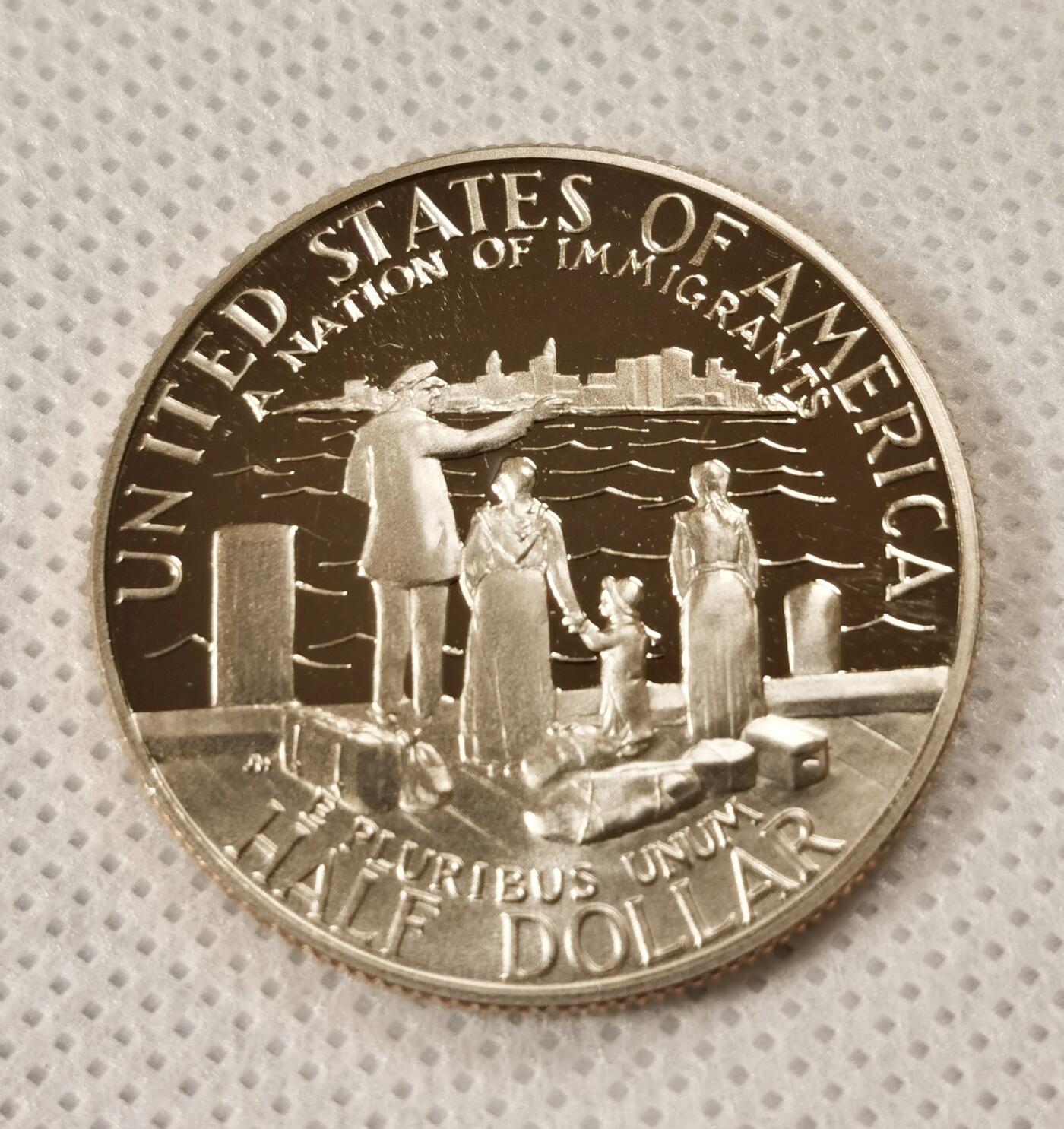  甄臻铺-世界币章拍卖（第15期）套币，现代银币专场。送拍享返佣金等优惠多多 美国1986年半美元精制纪念币，自由女神像纪念