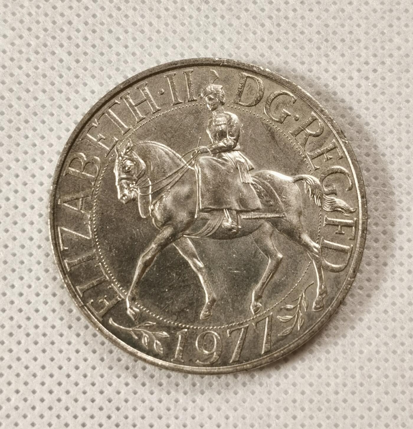  甄臻铺-世界币章拍卖（第15期）套币，现代银币专场。送拍享返佣金等优惠多多 英国1977年女王登基25周年克朗纪念币