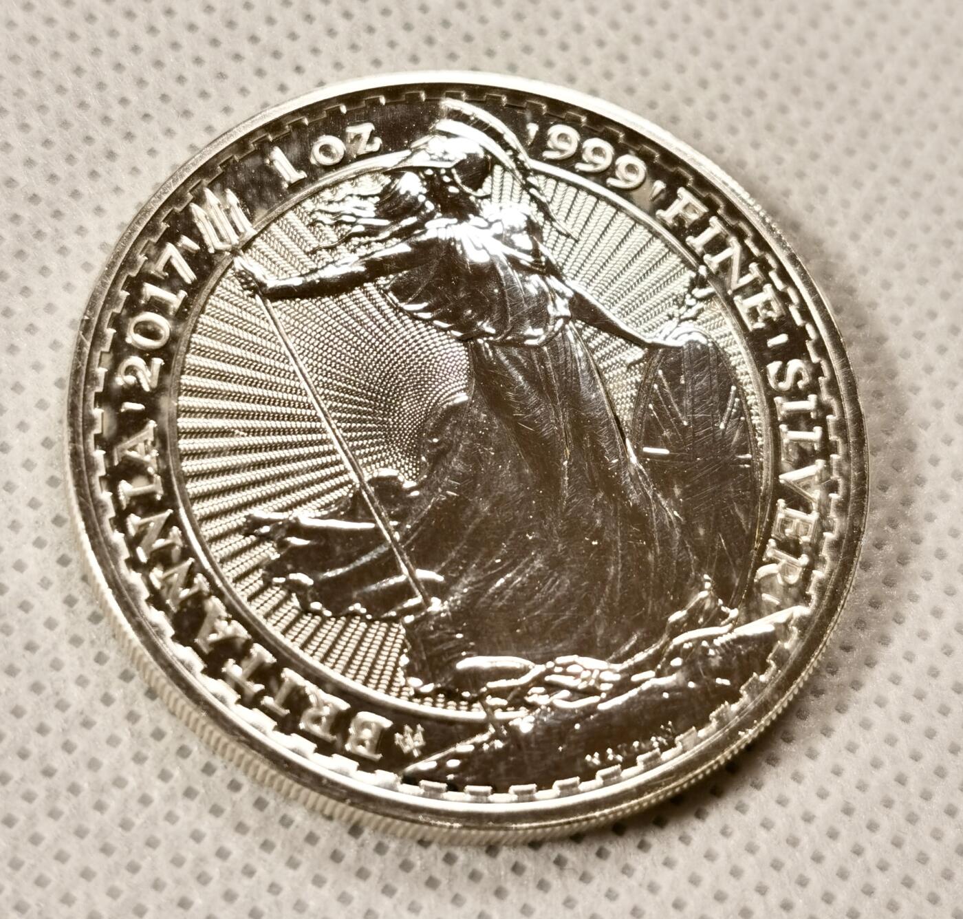  甄臻铺-世界币章拍卖（第15期）套币，现代银币专场。送拍享返佣金等优惠多多 英国2017年不列颠女神纪念银币2英镑，1盎司银