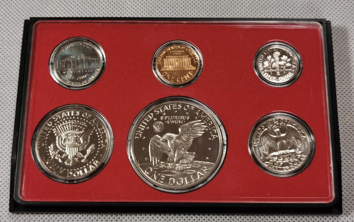  甄臻铺-世界币章拍卖（第15期）套币，现代银币专场。送拍享返佣金等优惠多多 美国1973年盒装精制套币，几乎未氧化