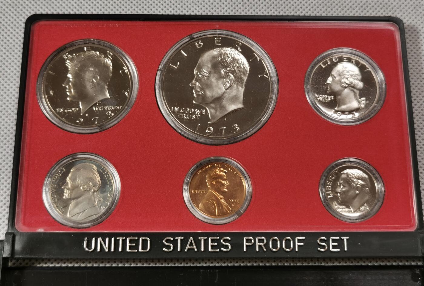  甄臻铺-世界币章拍卖（第15期）套币，现代银币专场。送拍享返佣金等优惠多多 美国1973年盒装精制套币，几乎未氧化