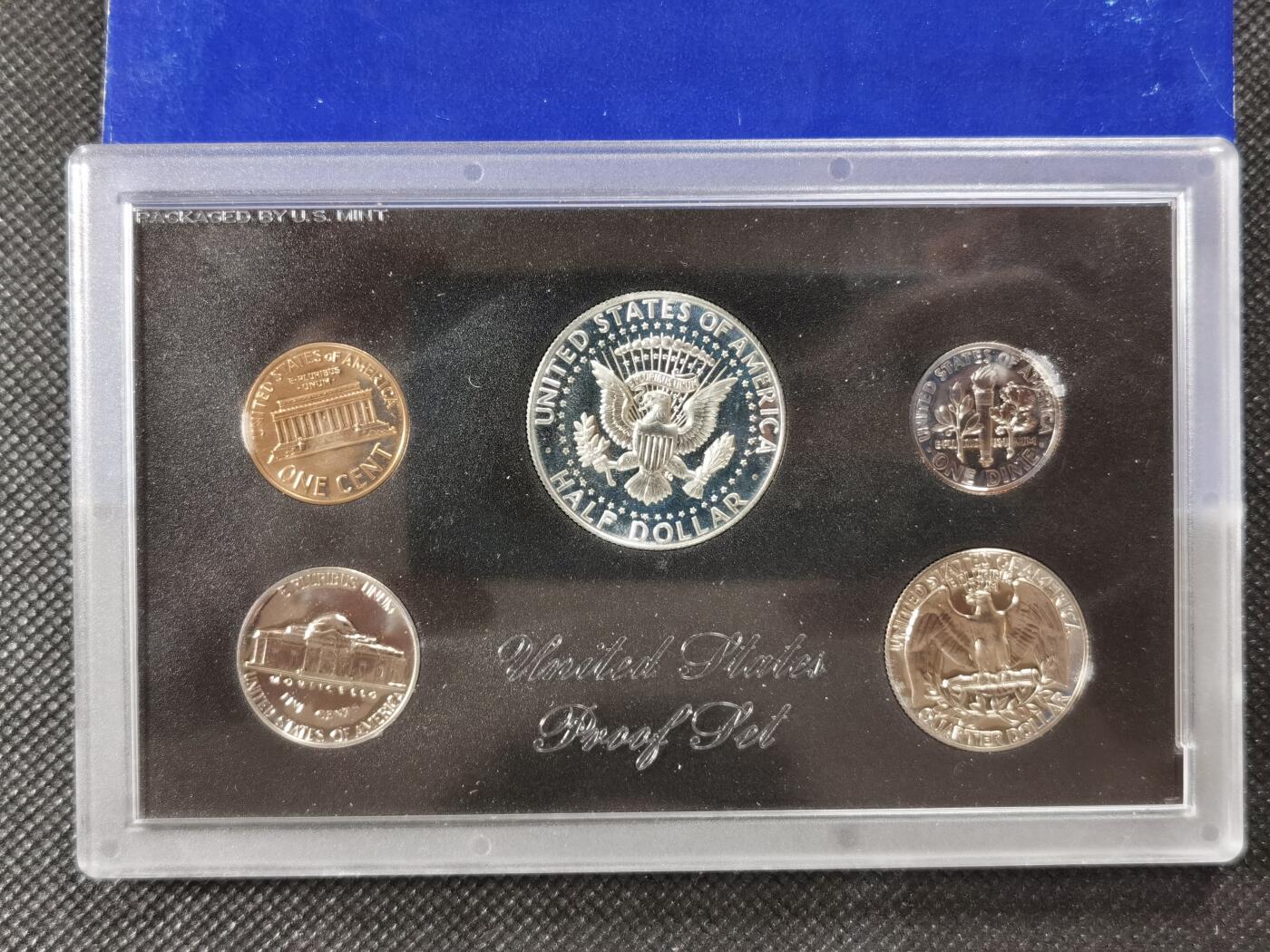  甄臻铺-世界币章拍卖（第15期）套币，现代银币专场。送拍享返佣金等优惠多多 美国1968年盒装精制套币含肯尼迪银币，几乎未氧化