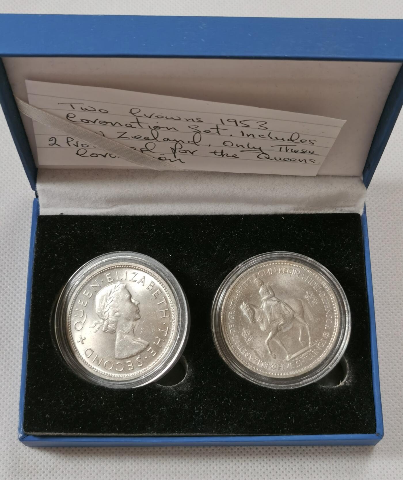  甄臻铺-世界币章拍卖（第15期）套币，现代银币专场。送拍享返佣金等优惠多多 新西兰、英国1953年伊丽莎白二世女王登基克朗纪念币2枚，带盒