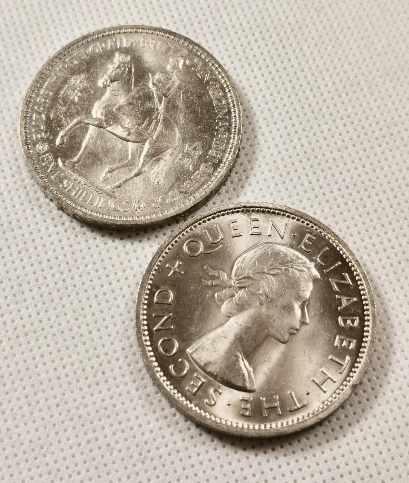  甄臻铺-世界币章拍卖（第15期）套币，现代银币专场。送拍享返佣金等优惠多多 新西兰、英国1953年伊丽莎白二世女王登基克朗纪念币2枚，带盒