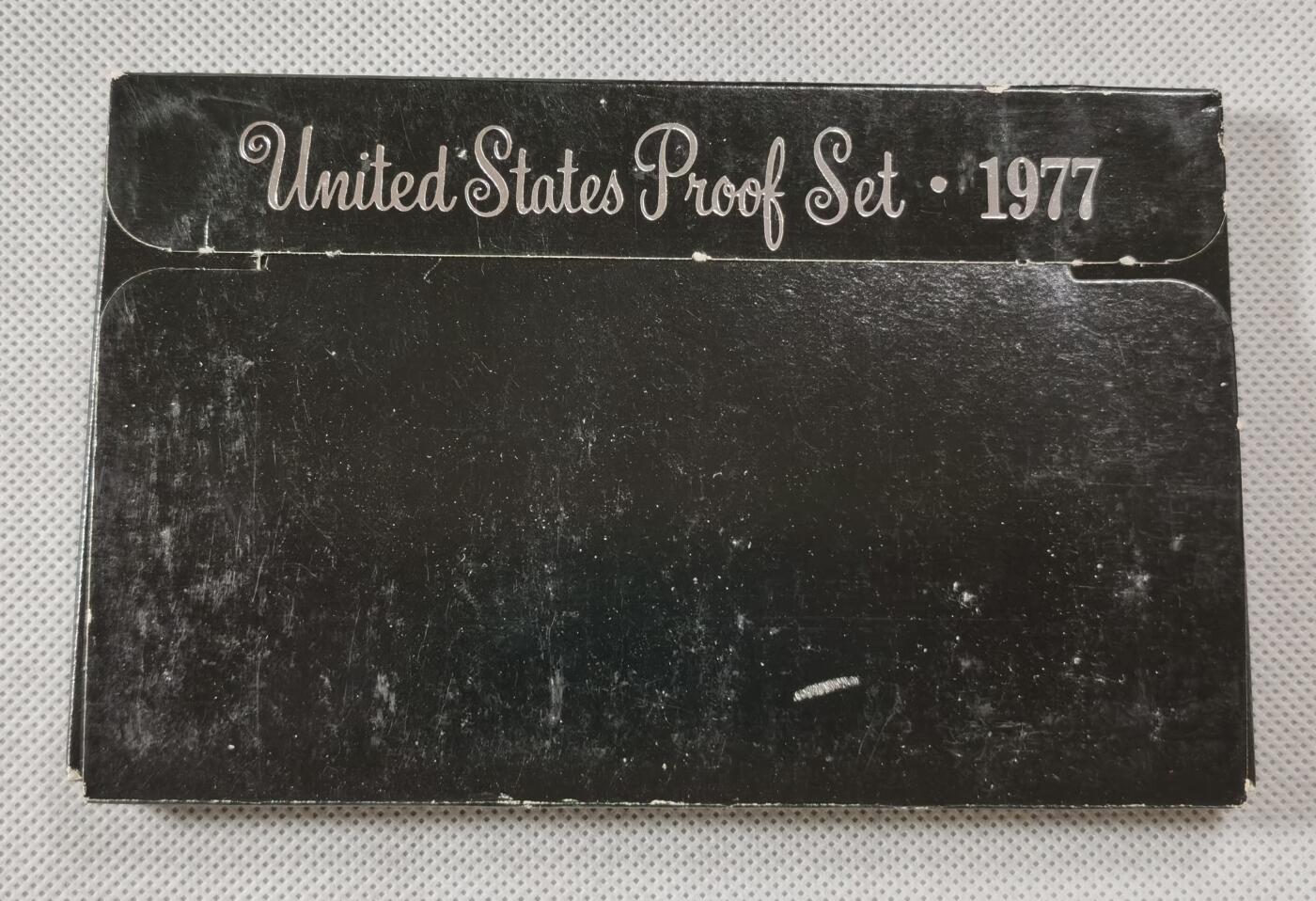  甄臻铺-世界币章拍卖（第15期）套币，现代银币专场。送拍享返佣金等优惠多多 美国1977年盒装精制套币，几乎未氧化