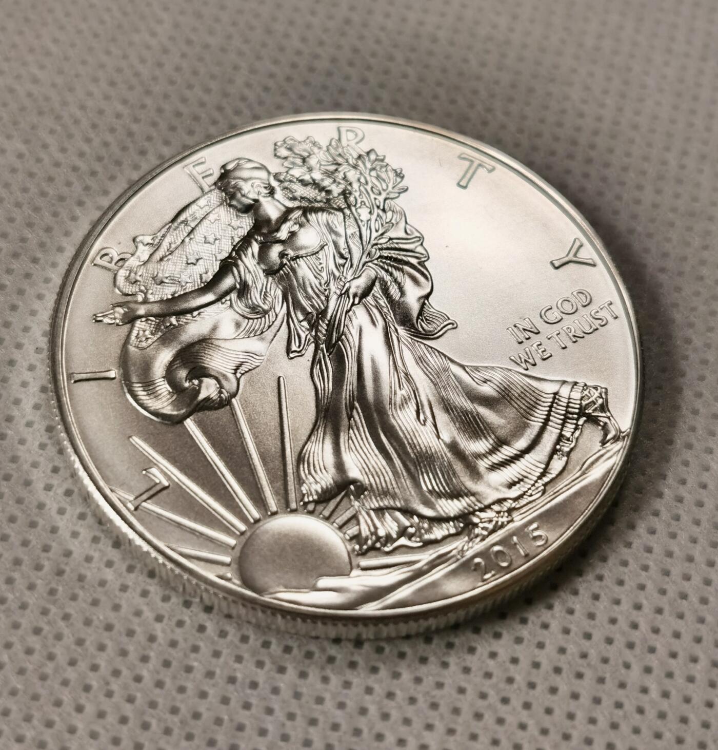  甄臻铺-世界币章拍卖（第15期）套币，现代银币专场。送拍享返佣金等优惠多多 2015年 美国鹰洋行走女神纯银币 BU品