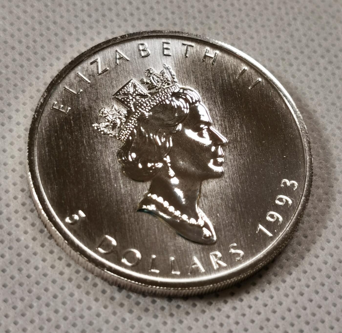  甄臻铺-世界币章拍卖（第15期）套币，现代银币专场。送拍享返佣金等优惠多多 加拿大1993年5元枫叶纪念银币，1盎司银