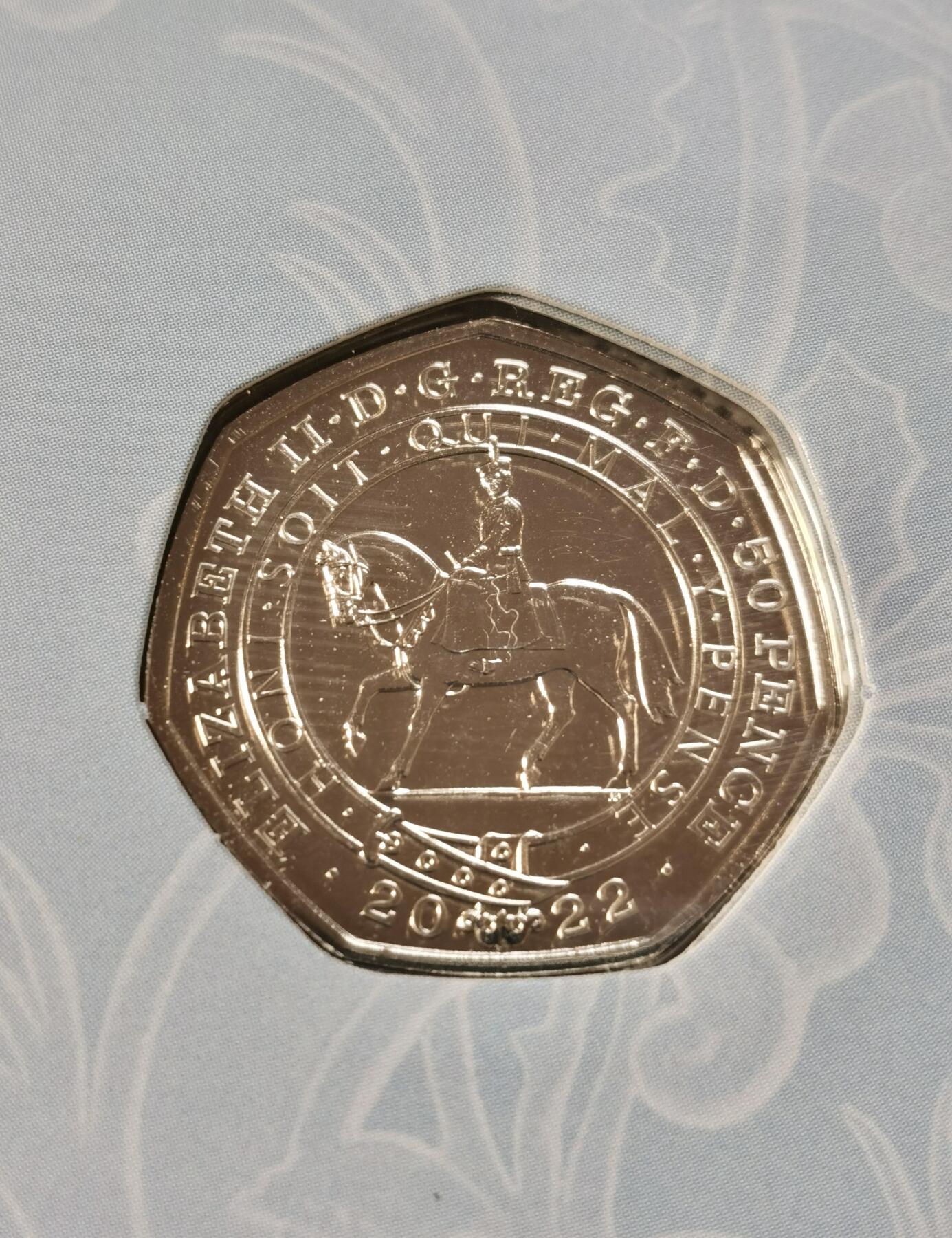  甄臻铺-世界币章拍卖（第15期）套币，现代银币专场。送拍享返佣金等优惠多多 英国2022年伊丽莎白二世登基70周年纪念50便士两套