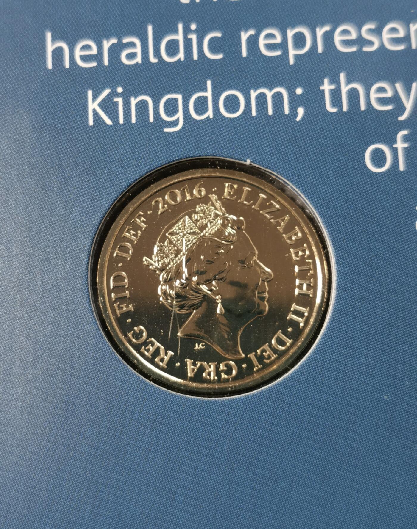  甄臻铺-世界币章拍卖（第15期）套币，现代银币专场。送拍享返佣金等优惠多多 英国2016年1英镑皇家造币厂官方册装，最后的圆形1镑