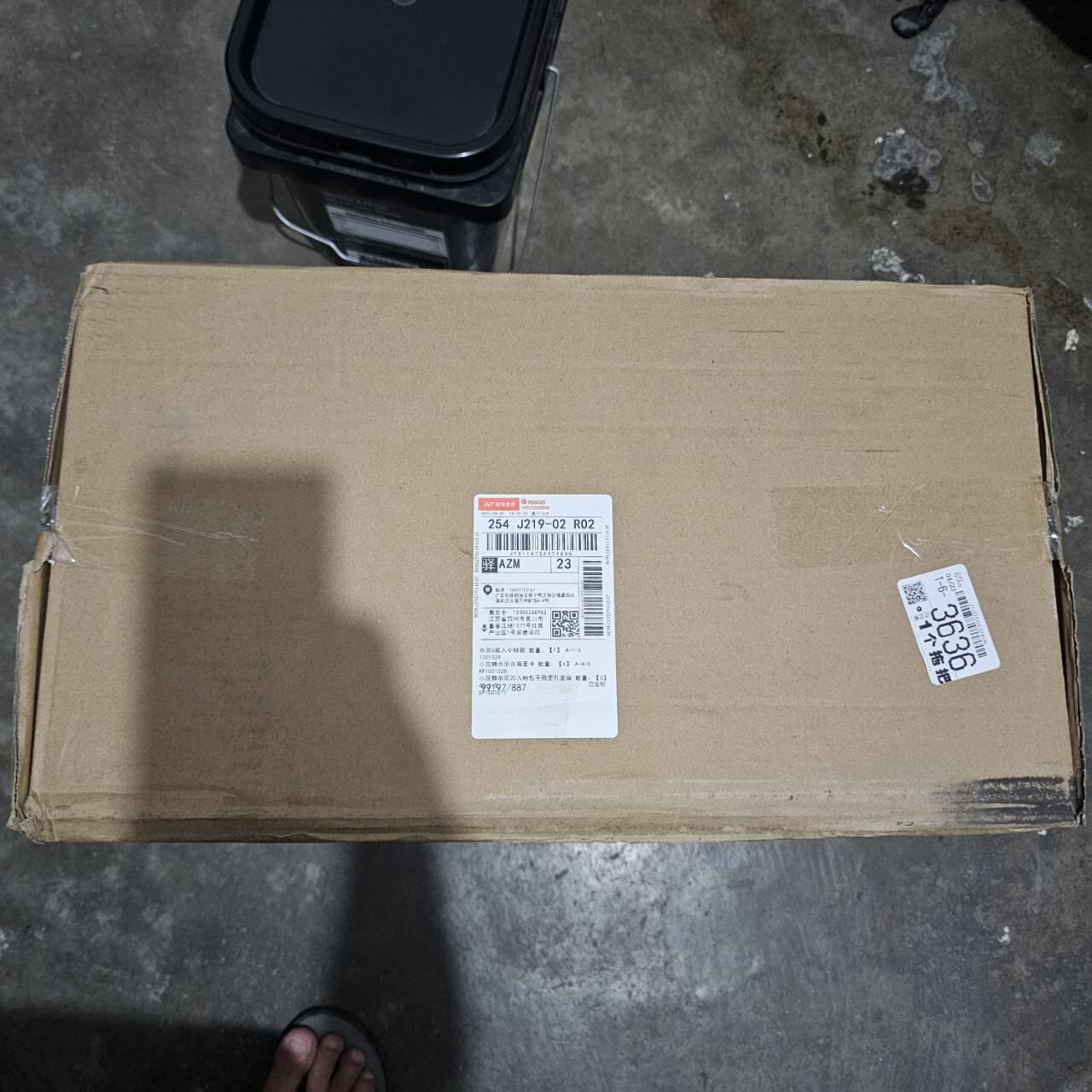 龙虎卡牌第IIIXV场 （无佣金，满120包邮，欢迎送拍） 【未拆封】摩点众筹小浣熊30周年水浒卡干脆面一件（内置6箱面，6包昆闪包，6包小编号补偿包）