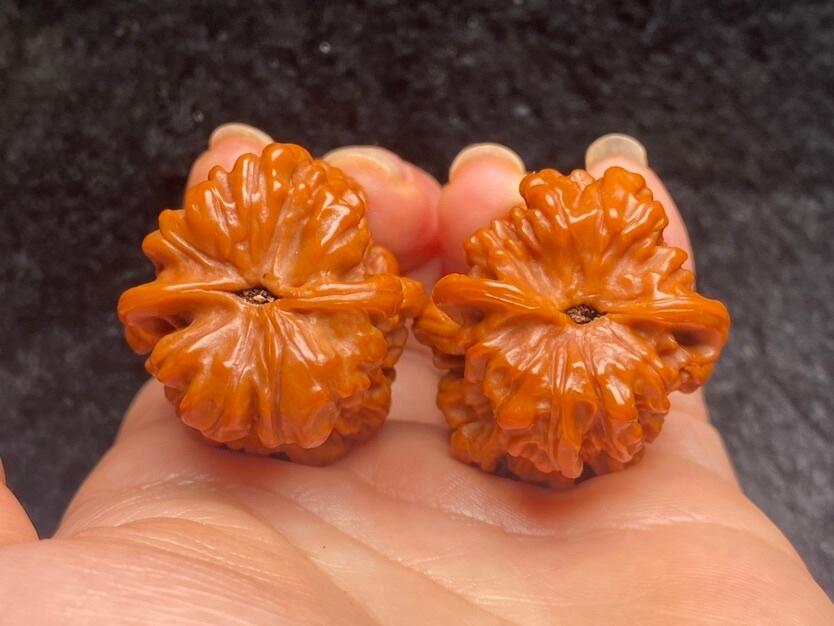 ❤️盘山公子帽三棱核桃(30141) 尺寸边到肚35.35.35mm高38mm