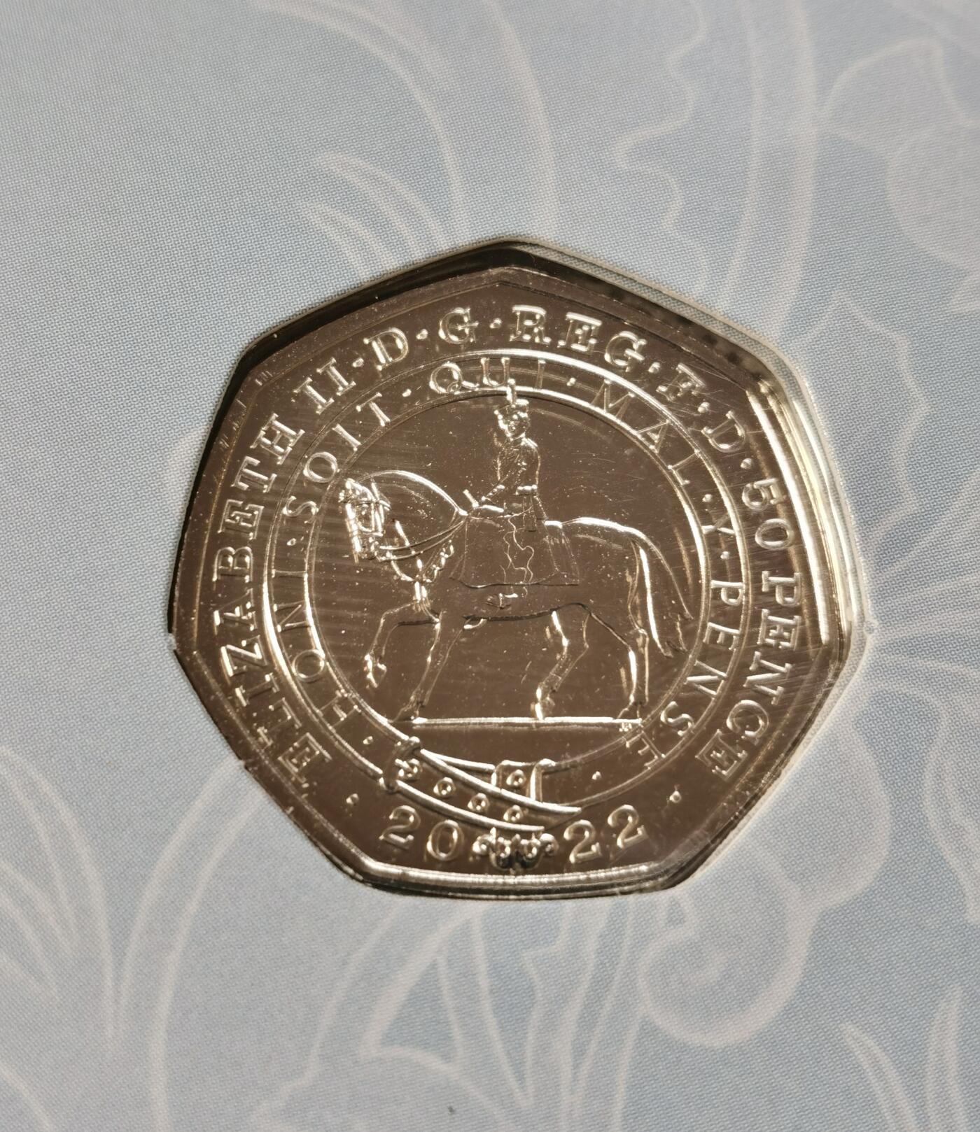  甄臻铺-世界币章拍卖（第15期）套币，现代银币专场。送拍享返佣金等优惠多多 英国2022年伊丽莎白二世登基70周年纪念50便士两套