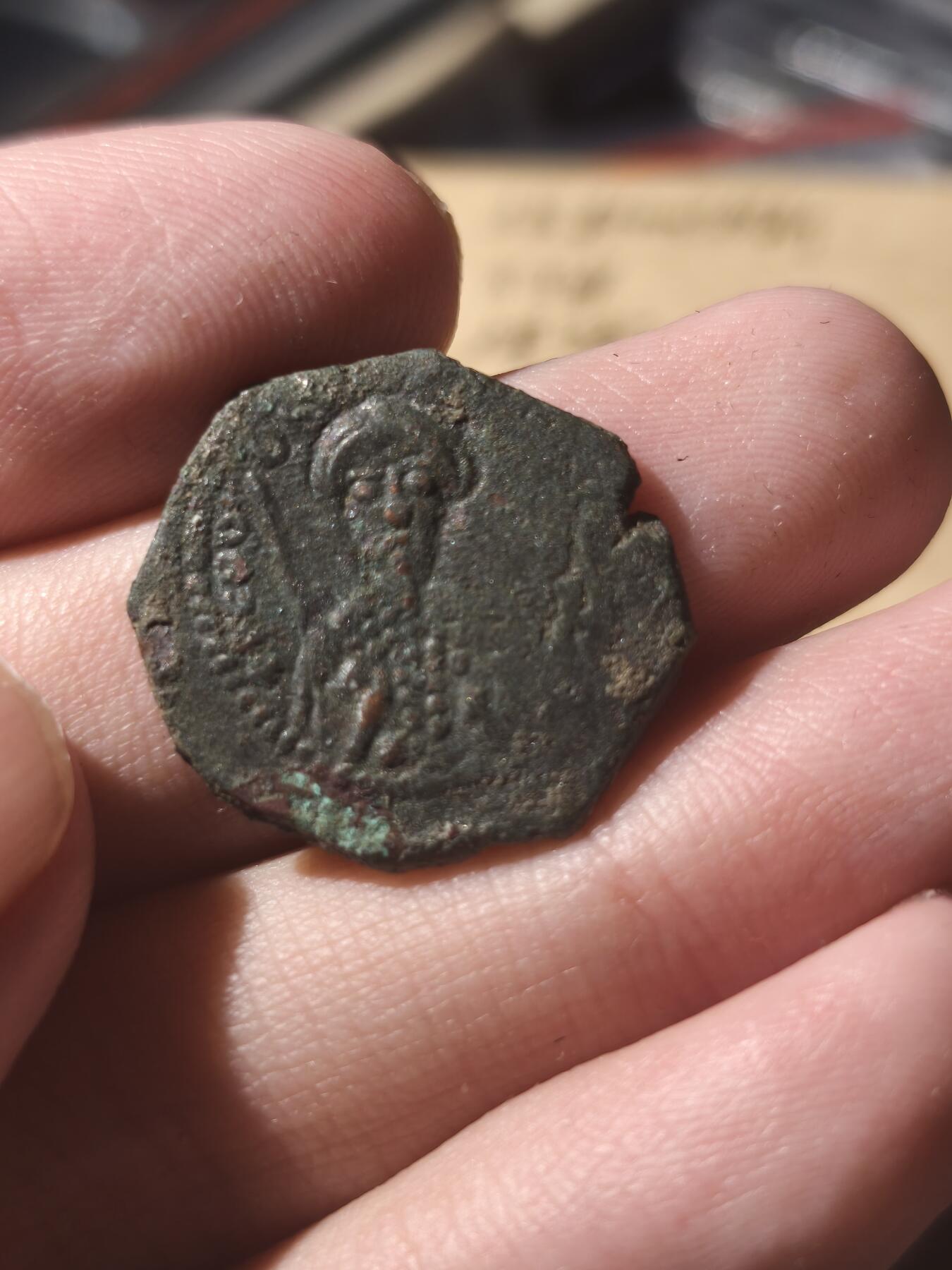 星盘世界钱币《穿越千年时光来到你的藏匣 》--5.9全球珍币拍卖夜 中世纪！十字军时期安条克摄政坦克雷德铜币，著名将领而且此品种极难好品，好品多数为沙漠坑