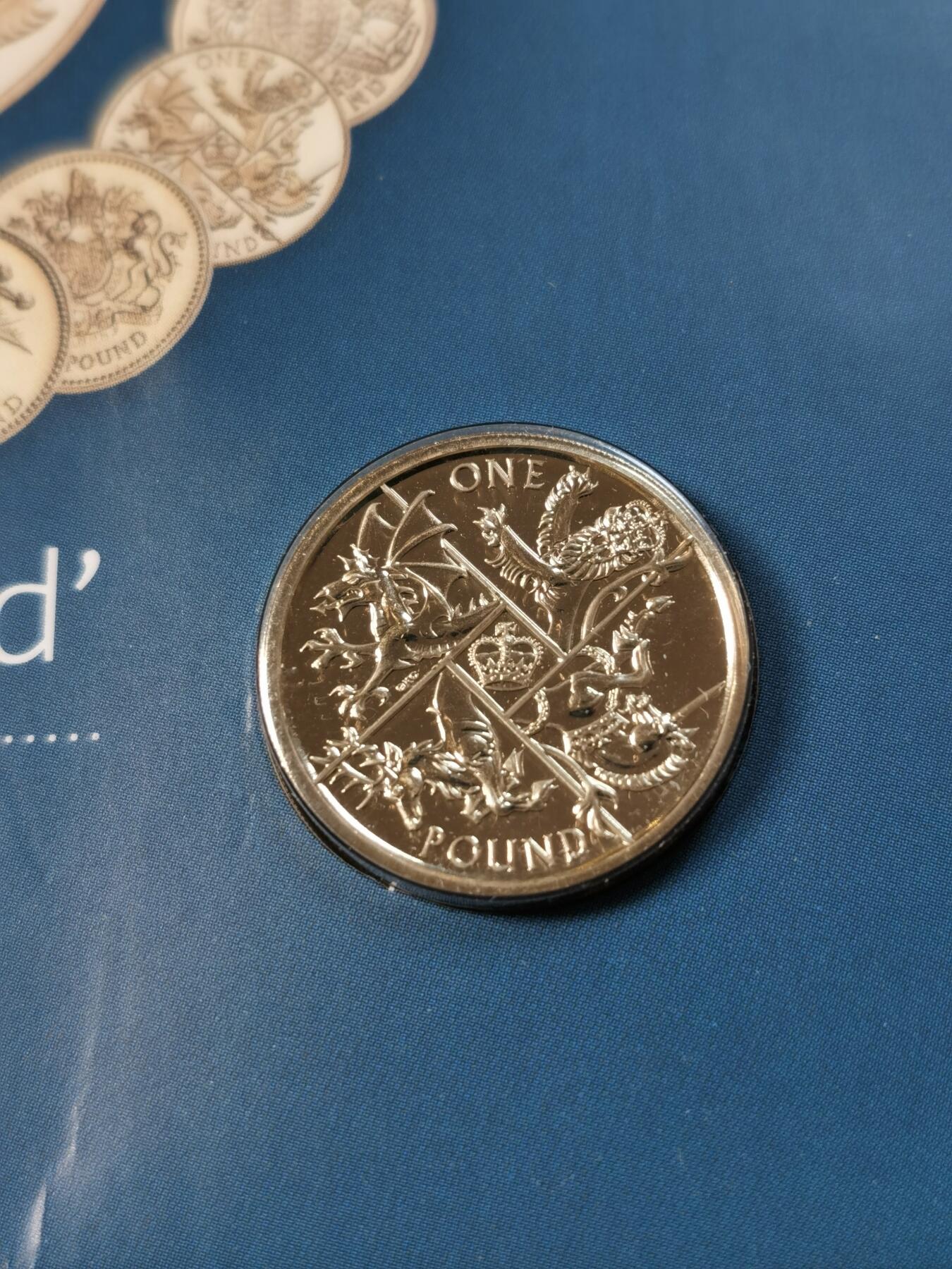  甄臻铺-世界币章拍卖（第15期）套币，现代银币专场。送拍享返佣金等优惠多多 英国2016年1英镑皇家造币厂官方册装，最后的圆形1镑