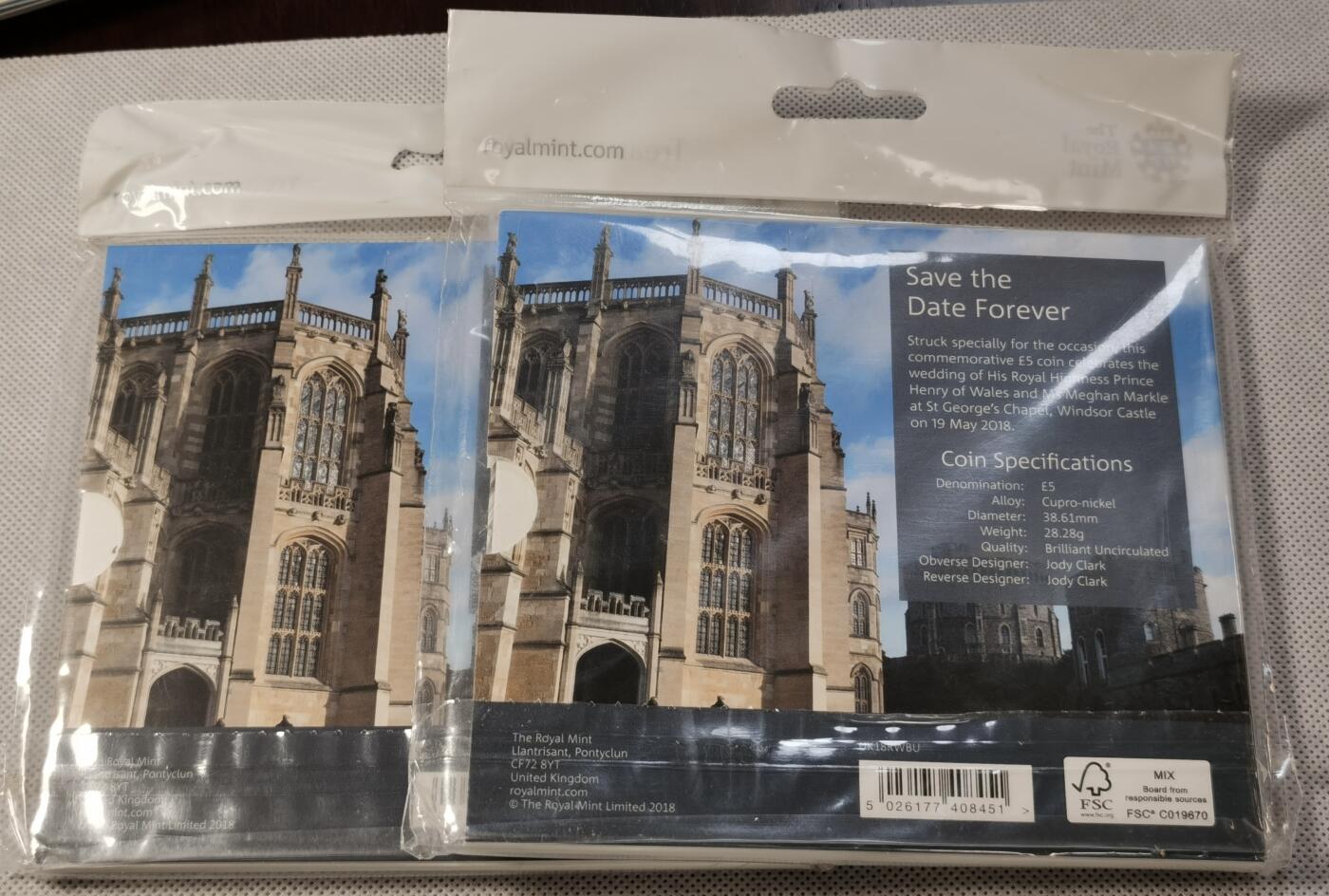  甄臻铺-世界币章拍卖（第15期）套币，现代银币专场。送拍享返佣金等优惠多多 英国纪念币5镑，哈里和梅根结婚纪念日纪念币两套