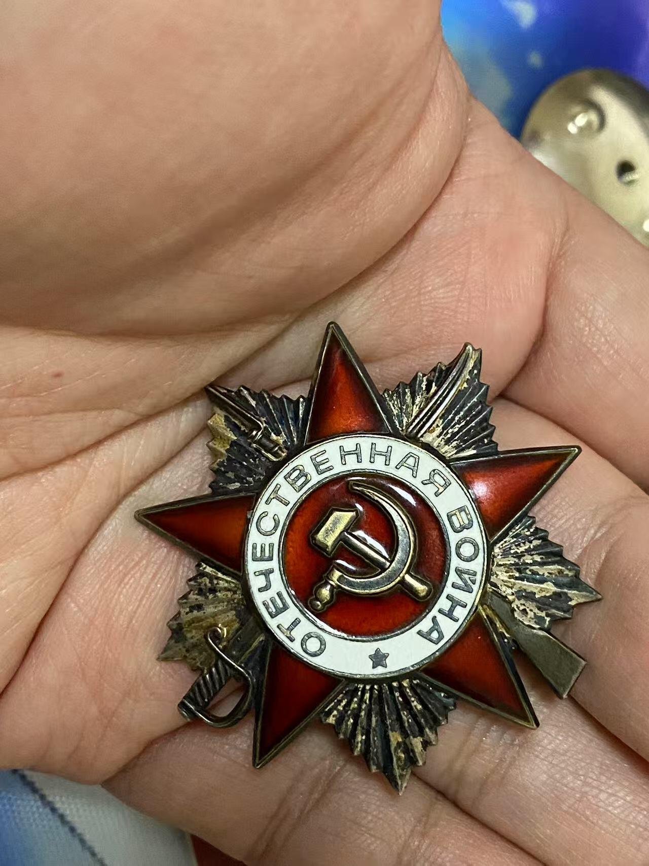 苏联勋章奖章5月8日晚上九点结束在麦稀奇 找不到的加我qq或者微信都是184277308备注苏章拍卖。最好加微信群每次都会通知还有提前可以一口价的 最近会持续拍卖一些东西。 苏联勋章套章 海军基地军医 Волокитин Михаил Александрович 少校 85版二级为国 5329373 好品带证件 