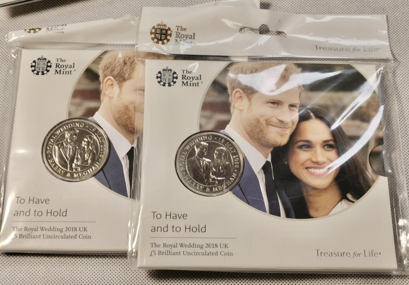  甄臻铺-世界币章拍卖（第15期）套币，现代银币专场。送拍享返佣金等优惠多多 英国纪念币5镑，哈里和梅根结婚纪念日纪念币两套