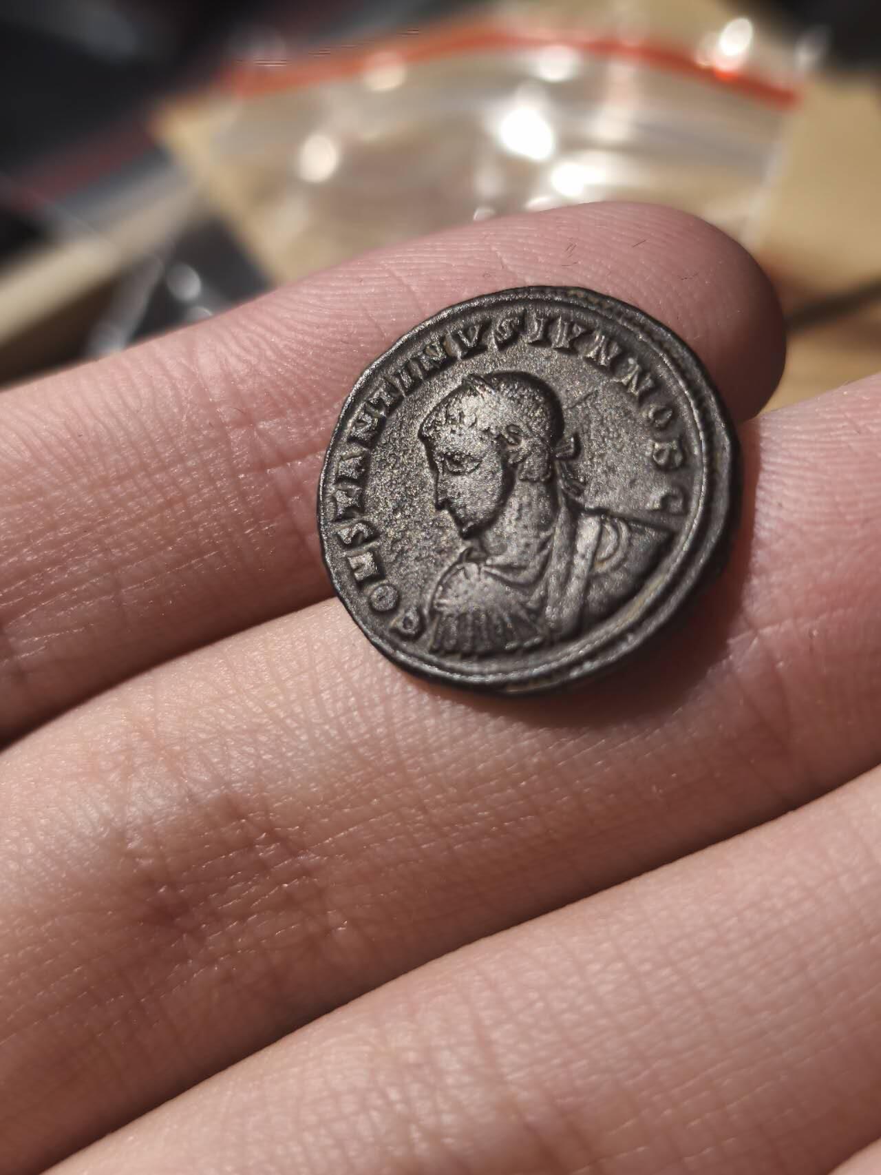 星盘世界钱币《穿越千年时光来到你的藏匣 》--5.9全球珍币拍卖夜 君士坦丁二世营地星光铜币，黑包浆好品相