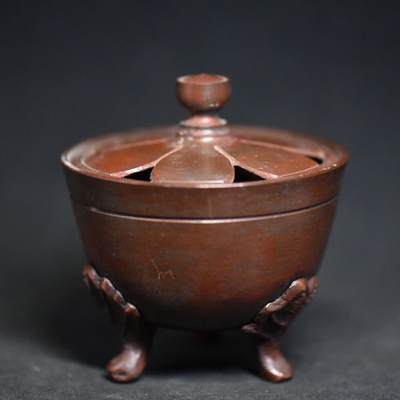 【良泉】第三十二期【直播场】5月8日晚19.30点开拍！200组，西方古代钱币、日本杂项专场 - 【日本】紫铜三足香炉一只，带款，304克