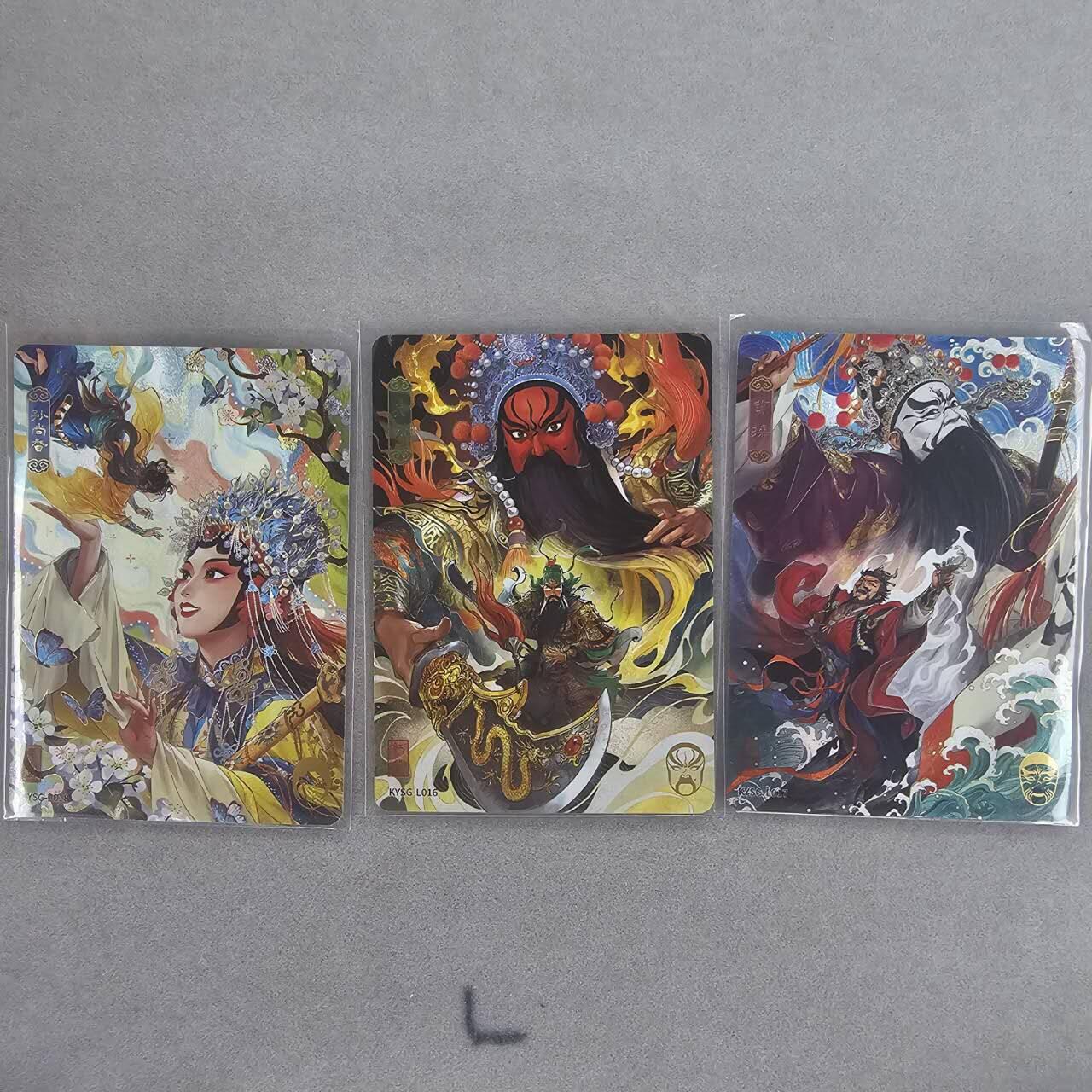 龙虎卡牌第IIIXV场 （无佣金，满120包邮，欢迎送拍） 卡游三国 水淹七军-京剧3张（一套）